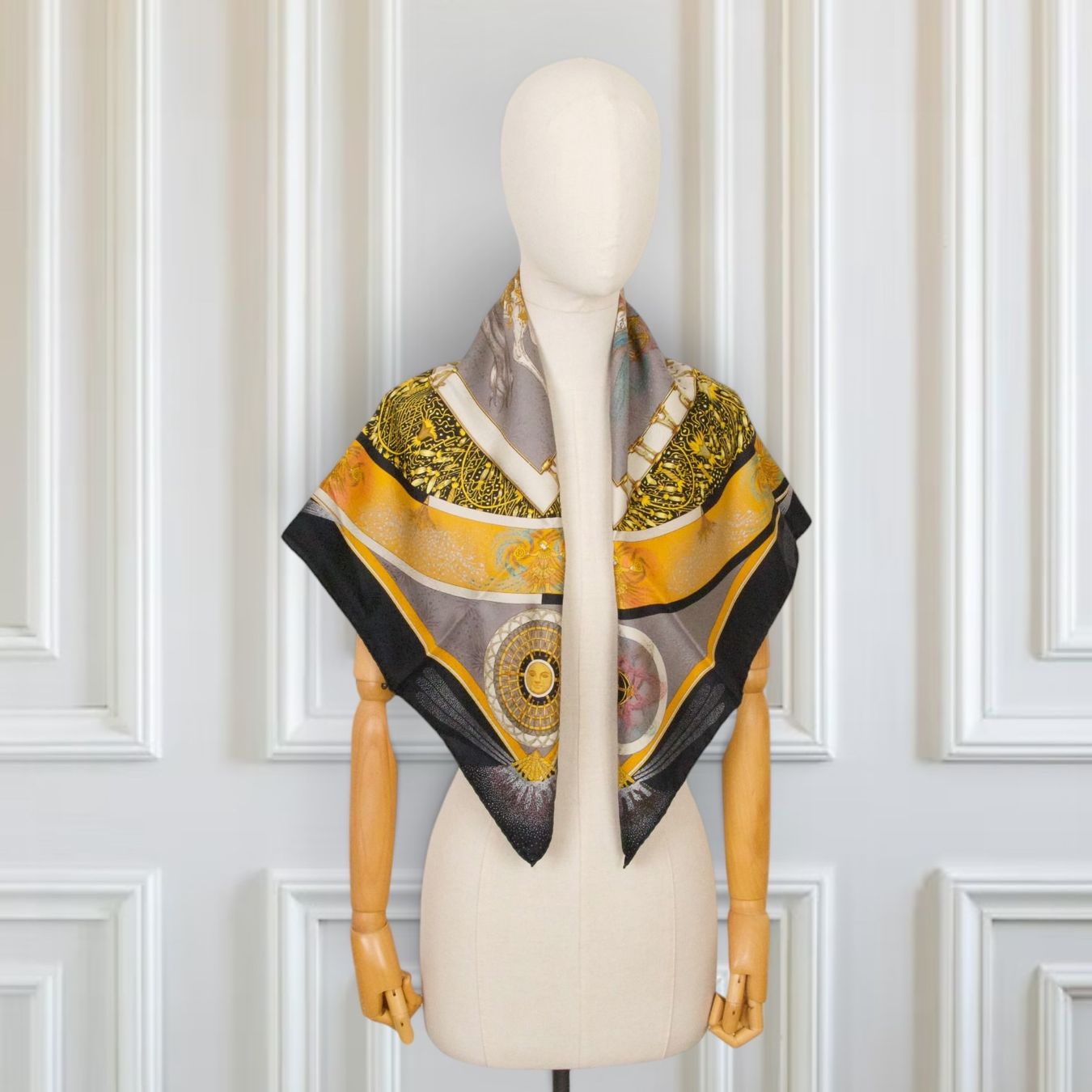 Hermès Foulard & Sciarpe: Hermès Carré "Feux d'Artifice" schwarz – Usato da Binningen venduto da Designerlabels 1