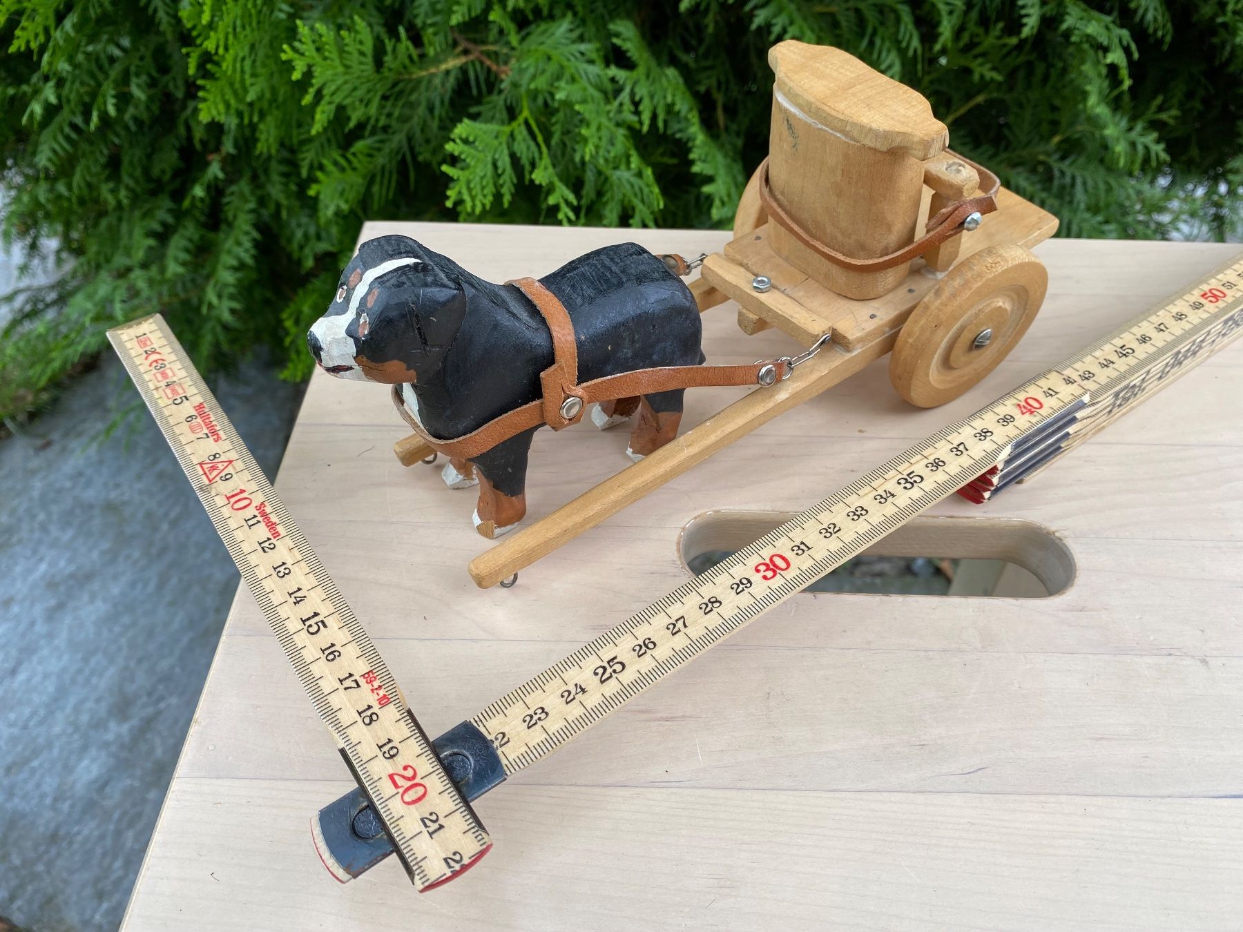 Glocken & Treicheln: schöner geschnitzter Berner Sennenhund mit Wagen – Gebraucht aus Feldbach von Olive1 9