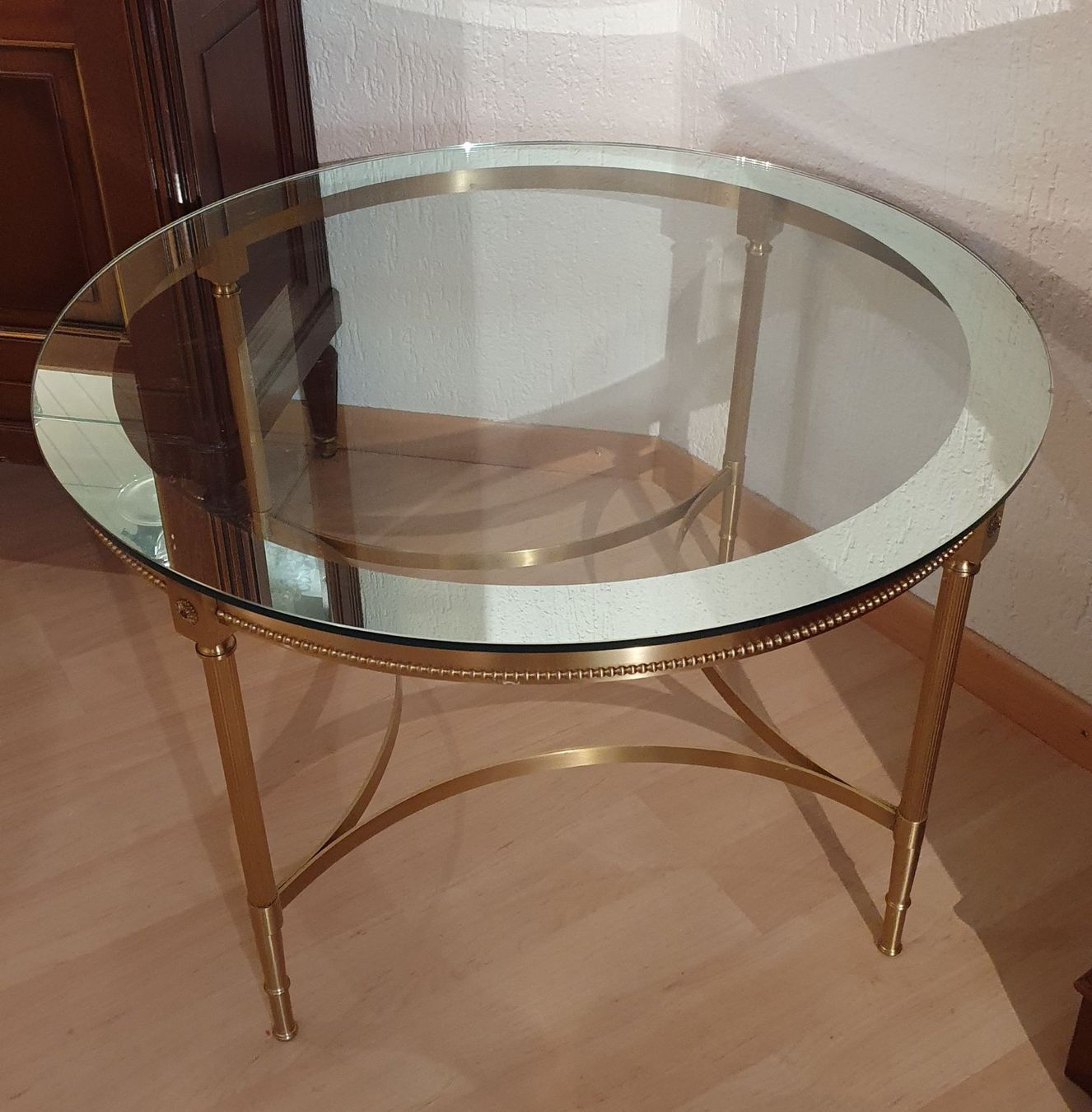 Tische: Salontisch Glasplatte rund Messing-Optik – Gebraucht aus Wettingen von chrisb007