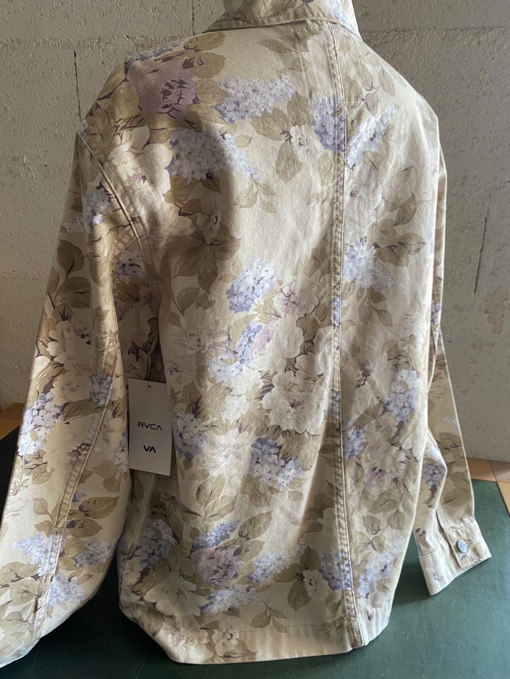 Giacche: Veste RVCA Femmes Taille S -40% – Nuovo e nell'imballaggio originale da Orbe venduto da D-stockFactory-Orbe 1