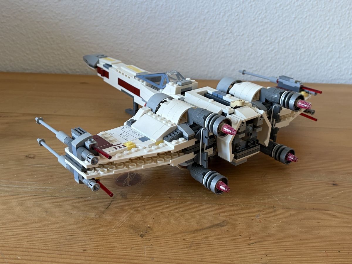 Lego Spielzeuge: Lego Star Wars X-Wing Starfighter + Figuren – Gebraucht aus Bern von Nik_Stock 3