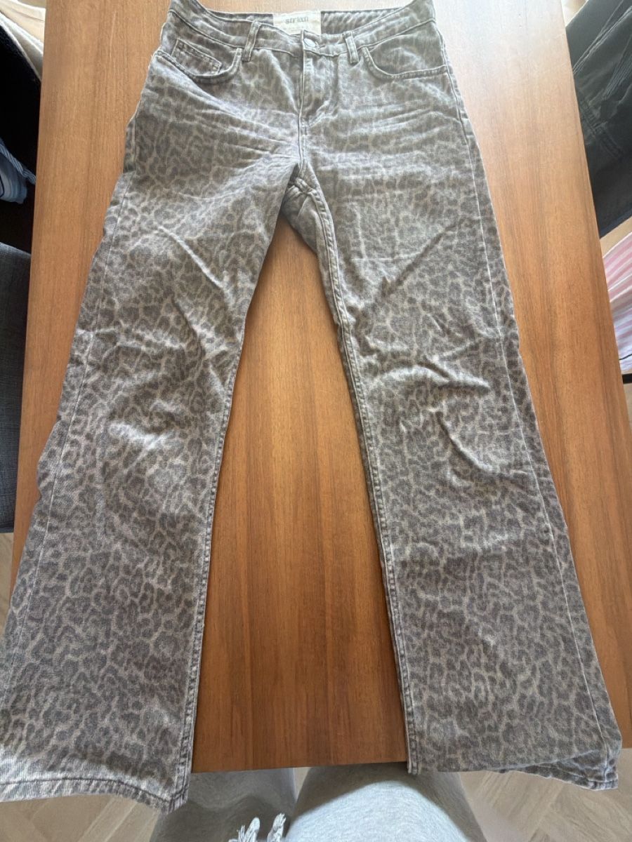 Jeans: Leopardprint Jeans – Nuovo (secondo la descrizione) da Dietikon venduto da me9_mh2j