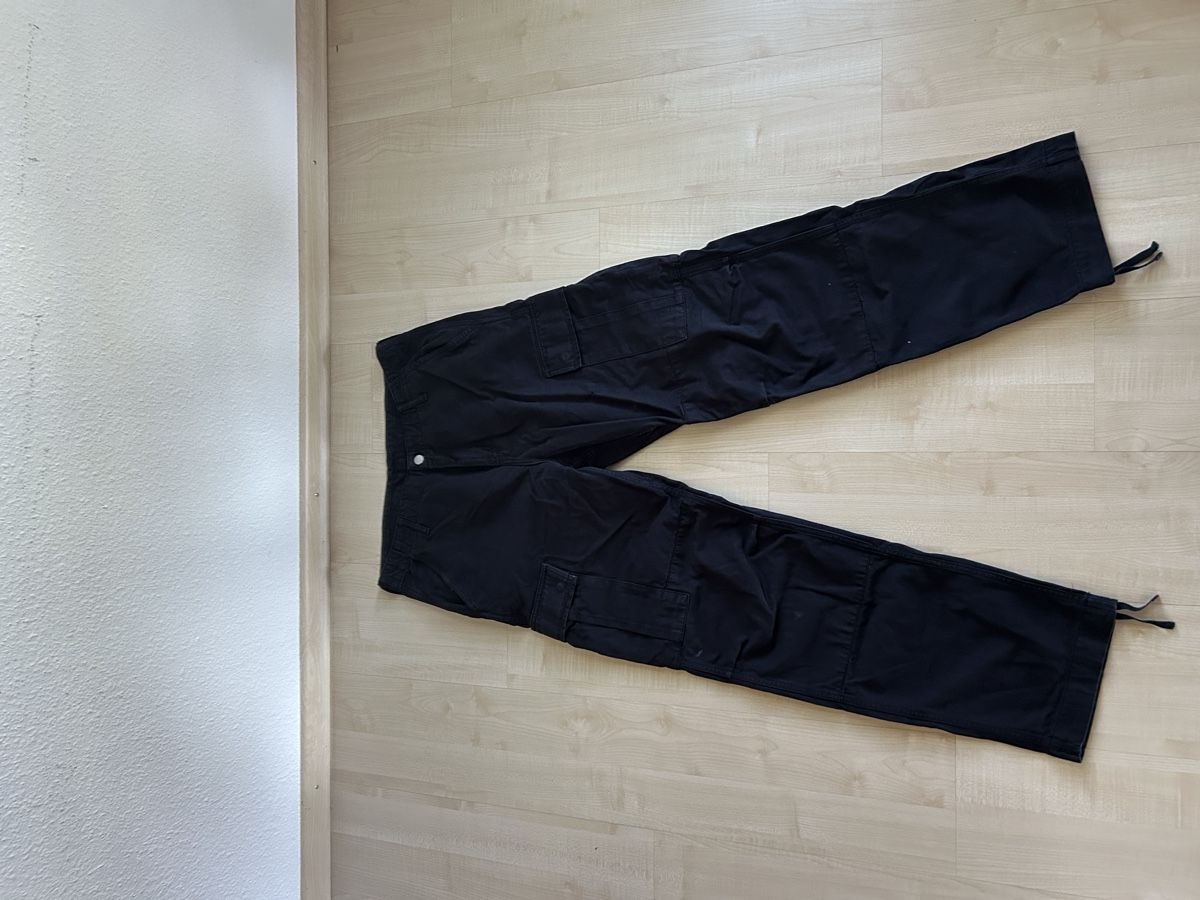 Carhartt Pantaloni: Carhartt Cargo – Usato da Bubendorf venduto da noa_ckq6 1