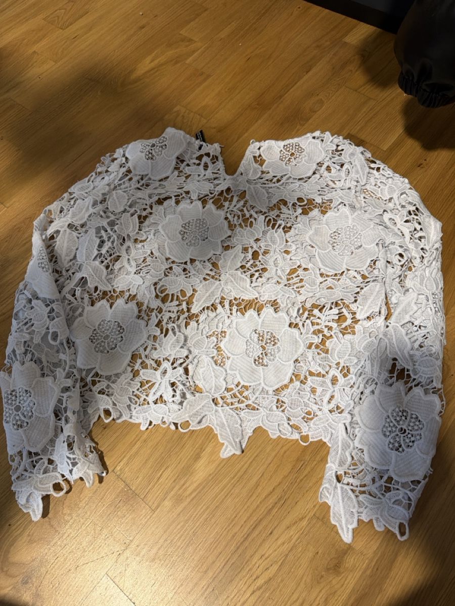 H&M Tops: Pull blanc transparent à fleurs H&M – D'occasion à Le Locle par Mayd_h 1