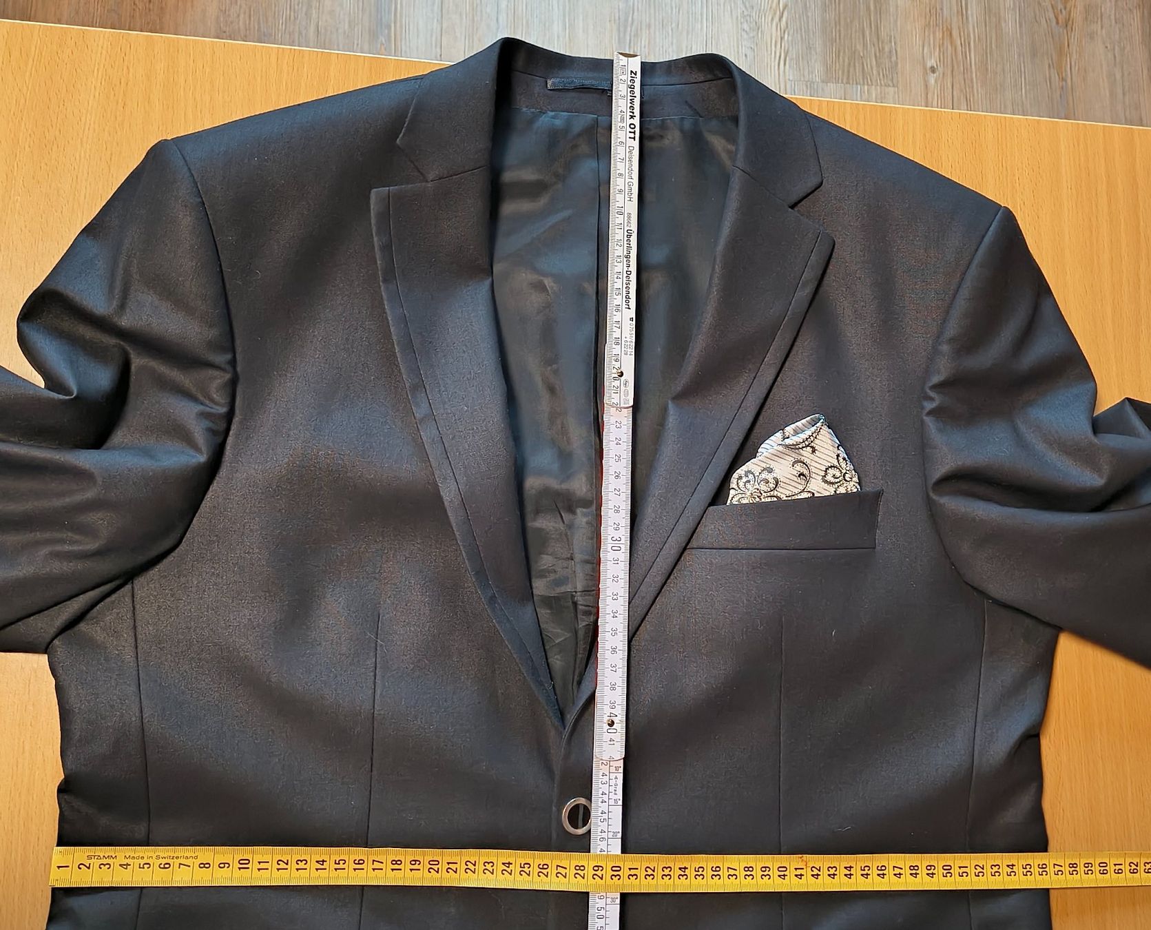 Costumes, combinaisons de sport et fonctionnelles: Festlicher Anzug – D'occasion à Güttingen par Castle7 4