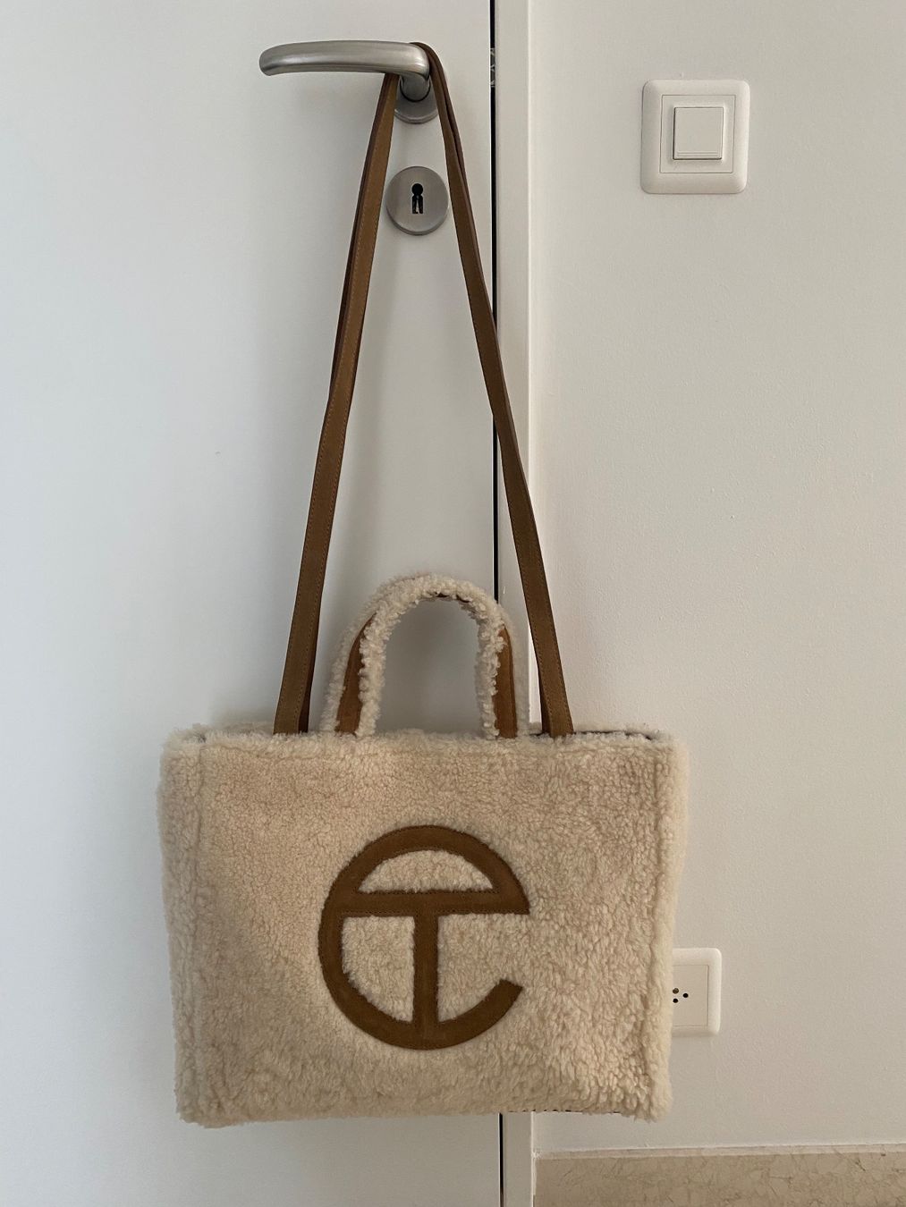 Ugg Borse da donna: UGG x TELFAR Shearling Tote – Usato da Kilchberg ZH venduto da Nuni1957 1