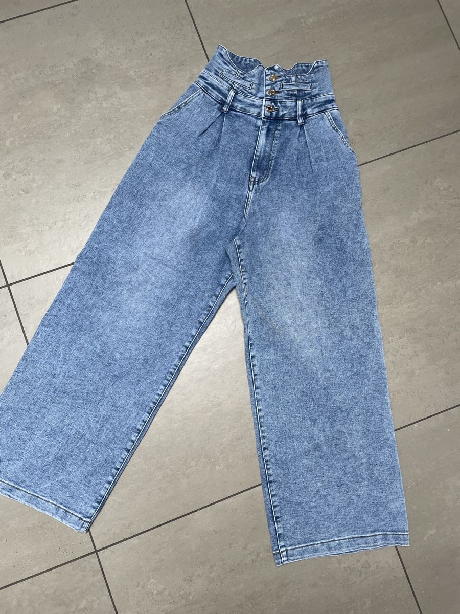 Jeans: Extravagante Jeans mit hohem Bund – Neu (gemäss Beschreibung) aus Sigriswil von ck56