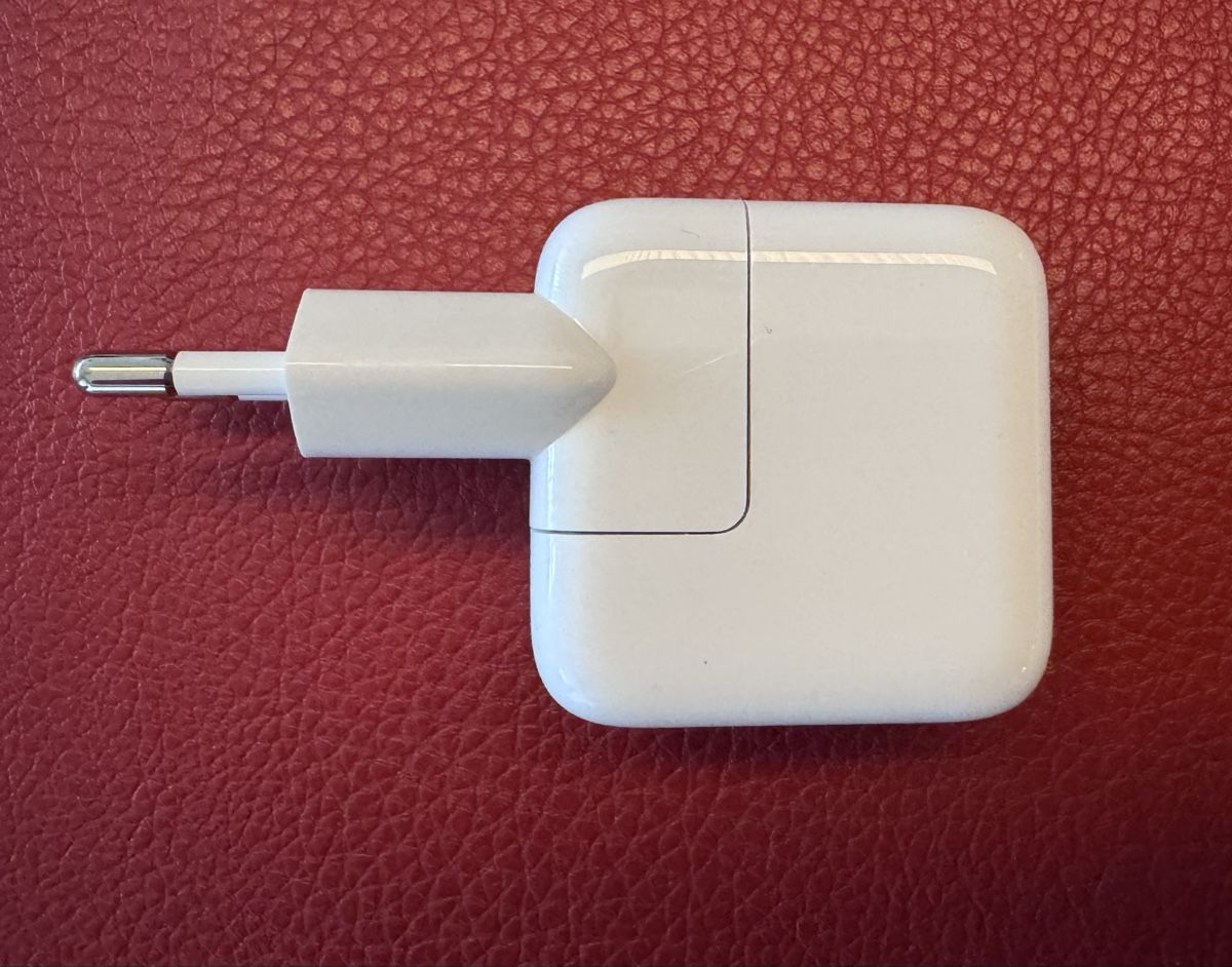 Apple Chargeur: Original Apple USB Power Adapter 12W - Ladegerät! – D'occasion à Rüfenacht BE par Sodeli03