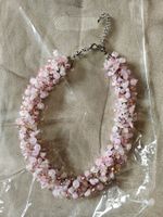 Handgefertigte Halskette aus rosa & weissen Natursteinen