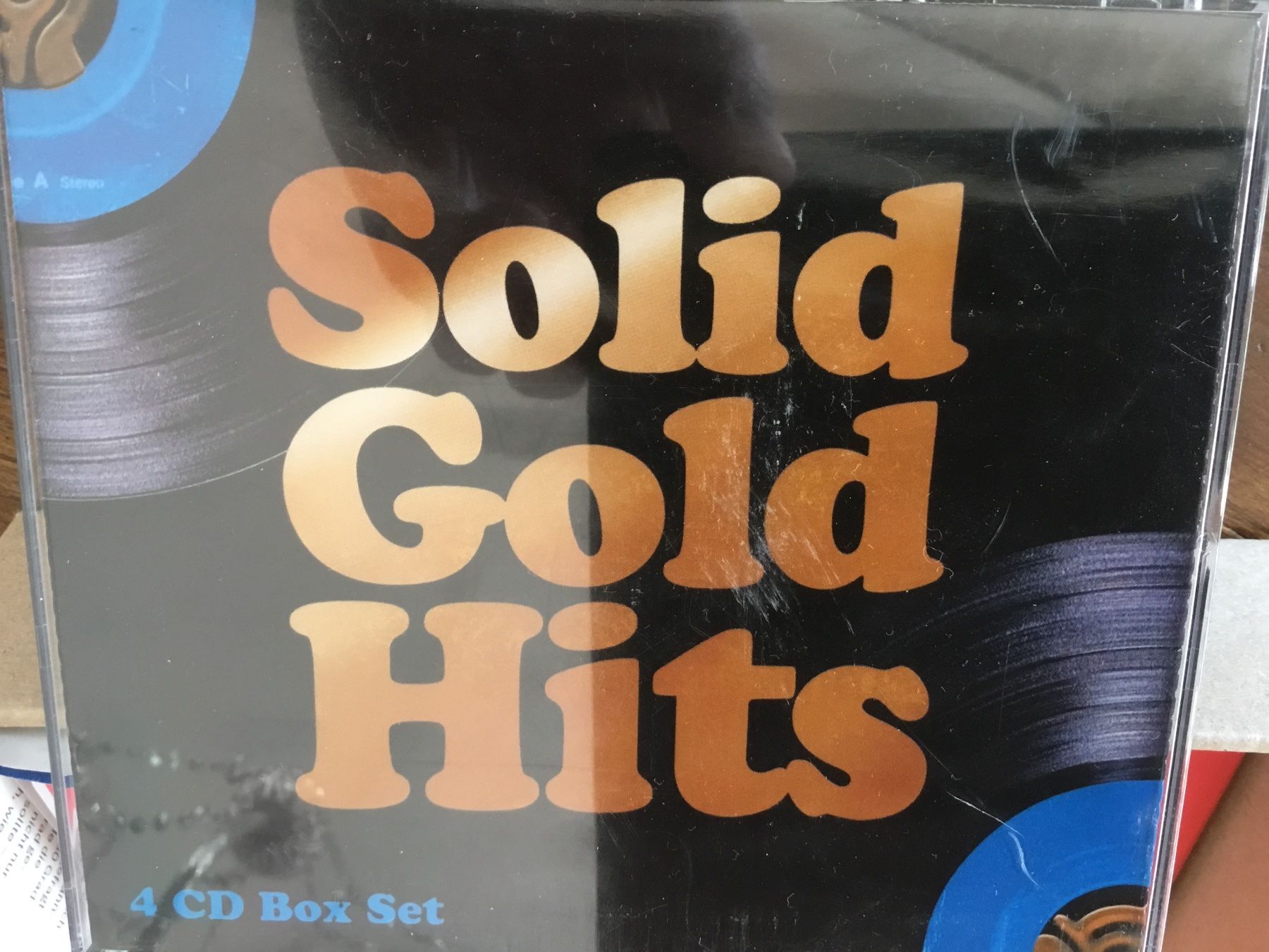 CD: Solid Gold Hits - 4 CD Box Set - Viele Klassiker! 💿 – Usato da Thierachern venduto da sweden08