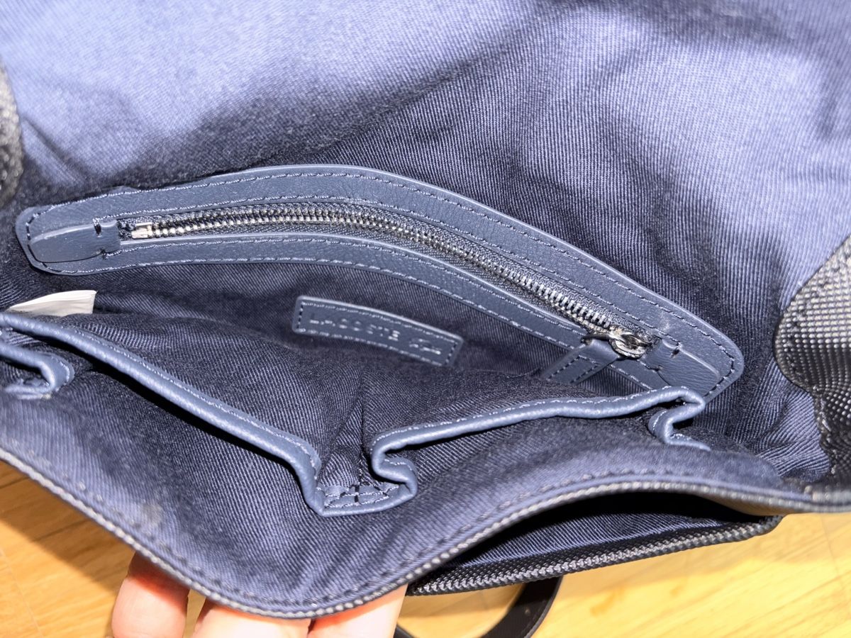 Lacoste Taschen für Damen: Schwarze Lacoste Umhängetasche – Gebraucht aus Winterthur von Davidloetscher 5