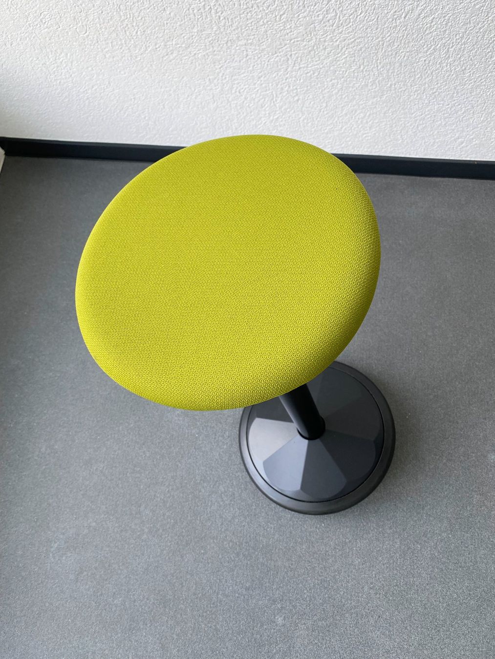 Pfister Hocker: Stehhilfe/Hocker, gebraucht – Gebraucht aus Murten von mausjoga 1