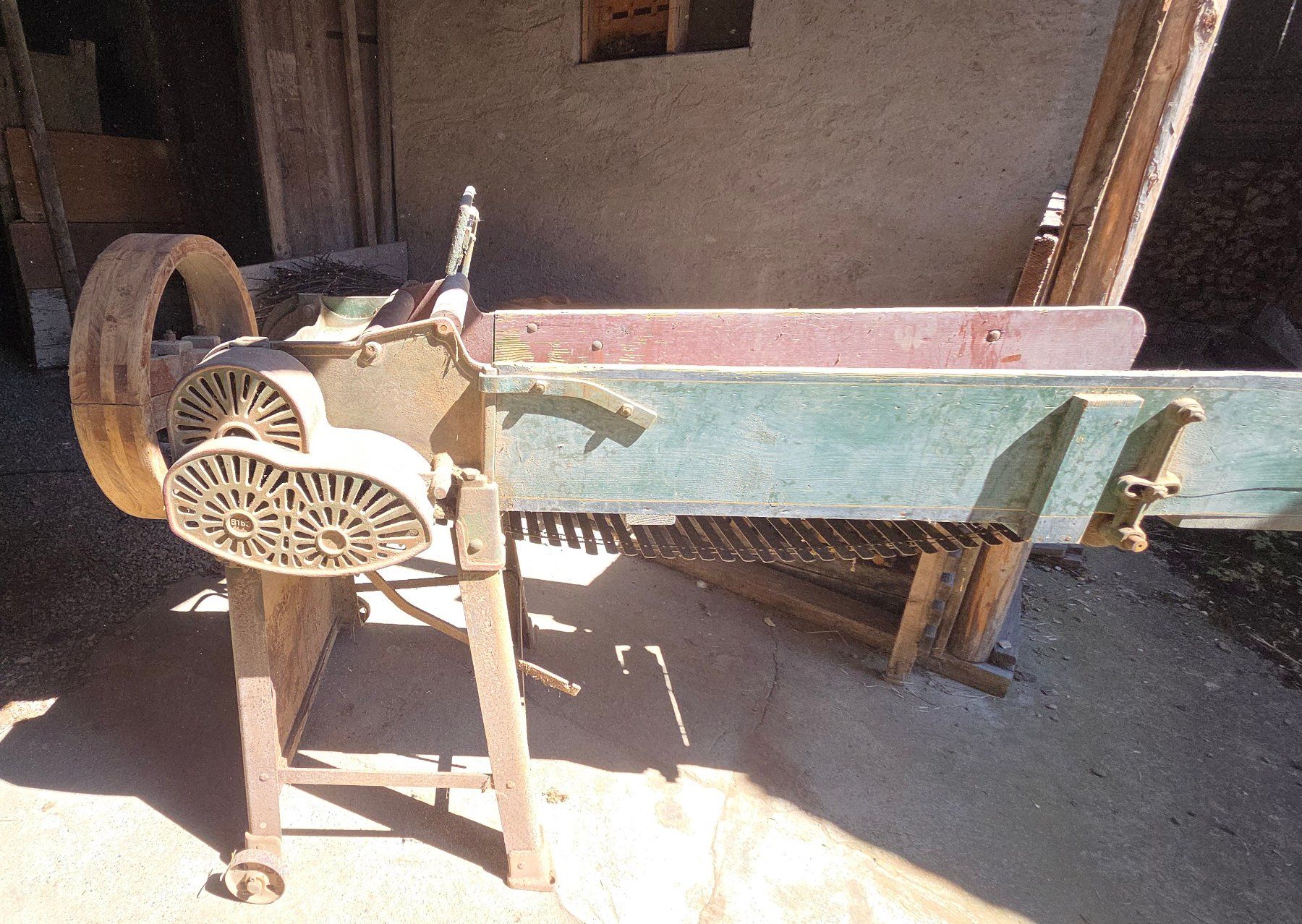 Tutte le decorazioni: Strohschneidmaschine / Kurzfuttermaschine antik – Usato da Kirchdorf AG venduto da hallobox 2