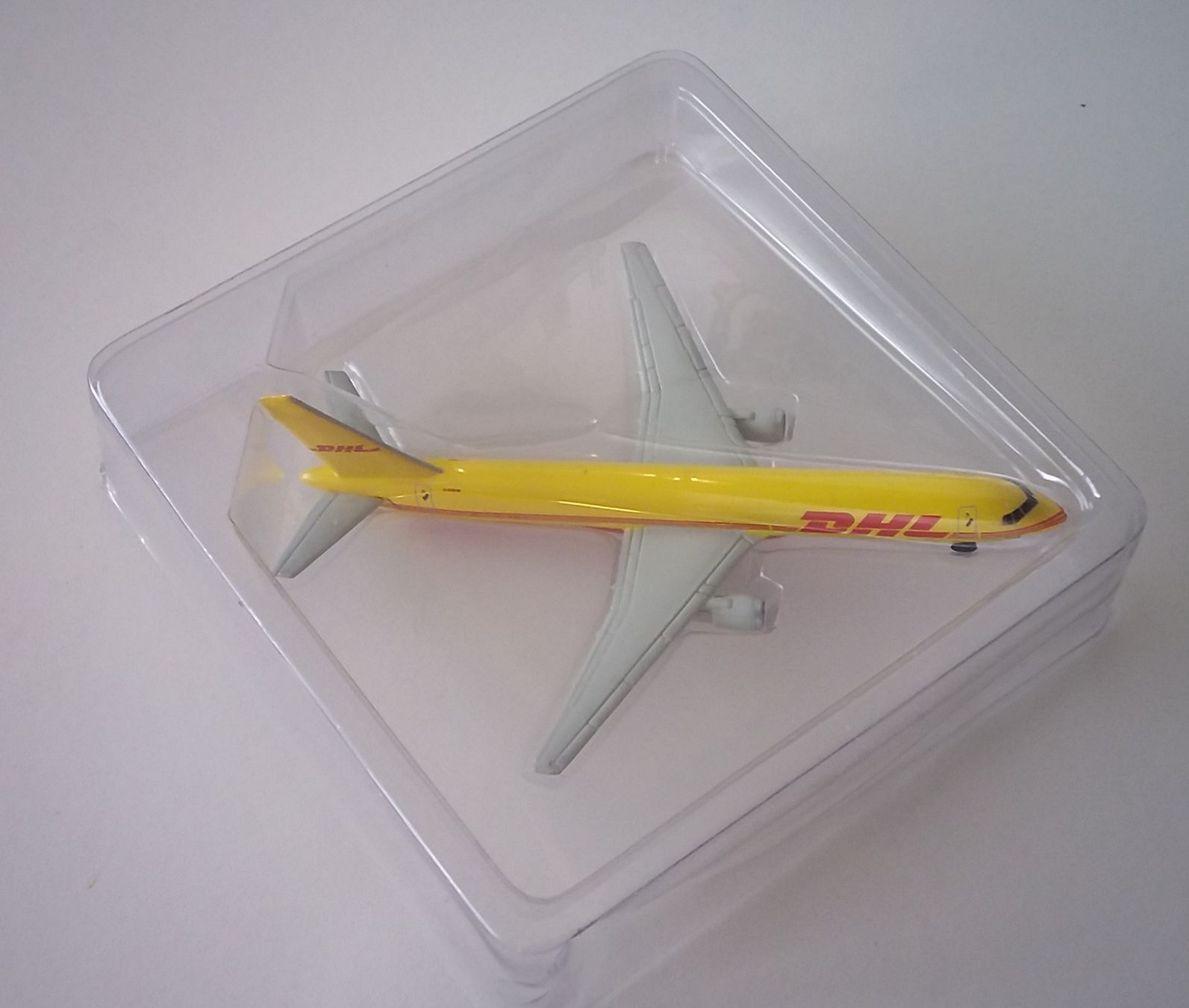 Boeing Modellbausätze & Standmodelle: Flugzeugmodell DHL Boeing 757 mit Originalverpackung – Gebraucht aus Hunzenschwil von rotebaer 4