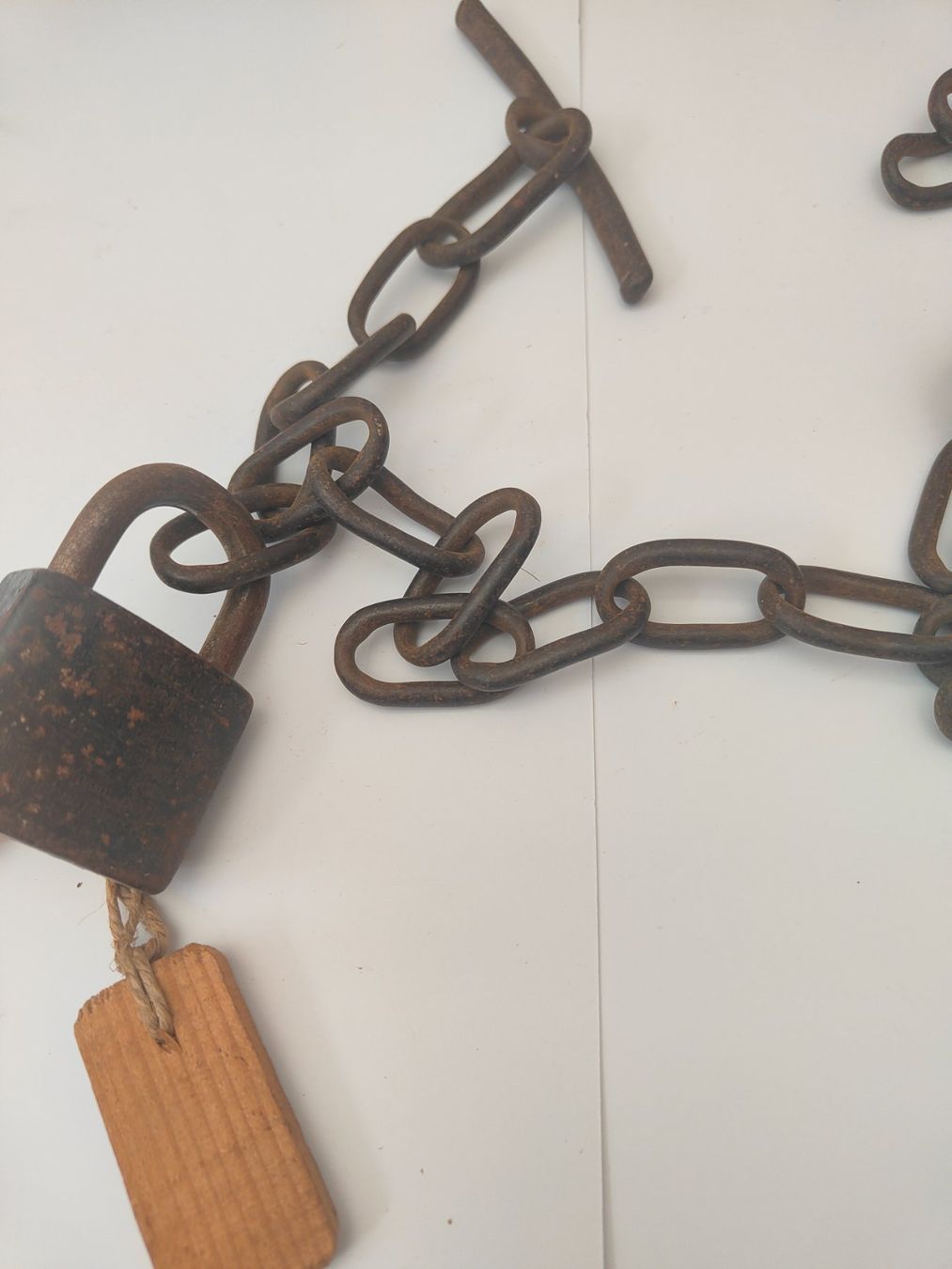 Schlösser: Antike Eisenkette mit Schloss – Gebraucht aus Olten von Mezopotamya 2