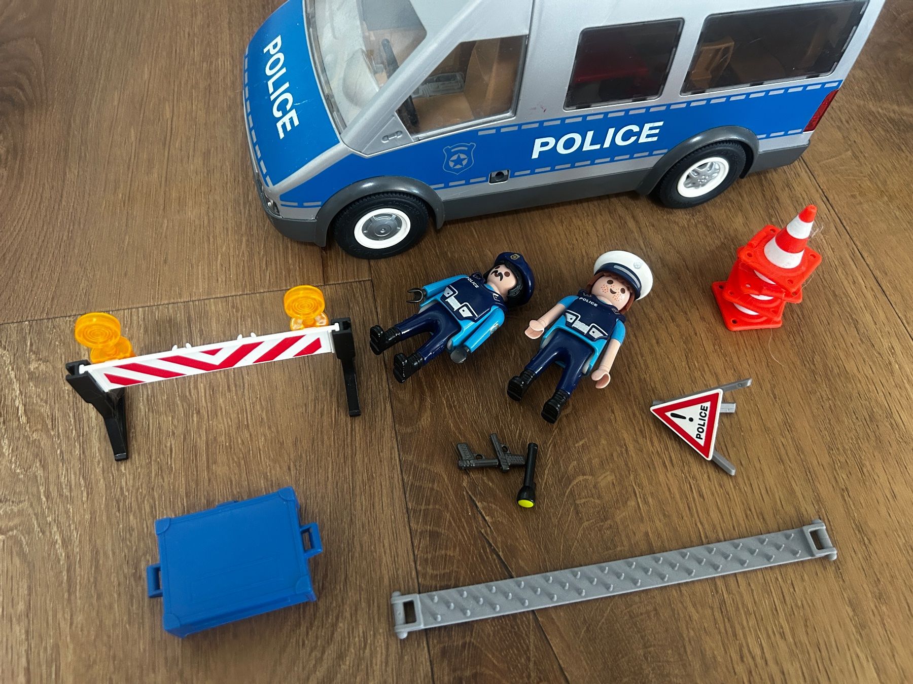 Playmobil Giocattoli: Playmobil Polizeibus mit Straßensperre 9236 – Usato da Regensdorf venduto da Spyke55 1