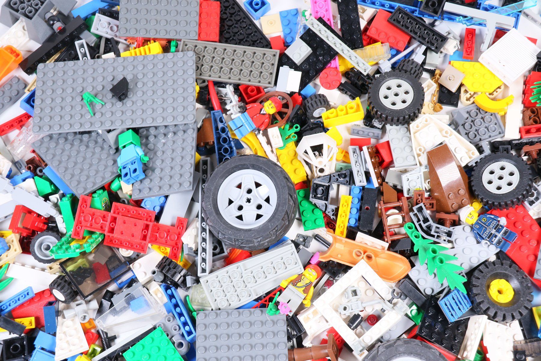 Lego Baukästen: 1.5 kg. Legoteile mit Minifiguren – Gebraucht aus Hettlingen von Scholi99 2