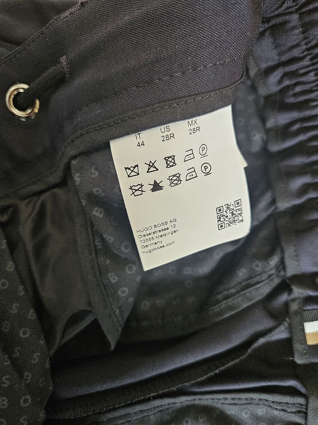 Hugo Boss Pantalons: Pantalon Hugo Boss, Taille 44 – D'occasion à Lausanne par magic_roro 1