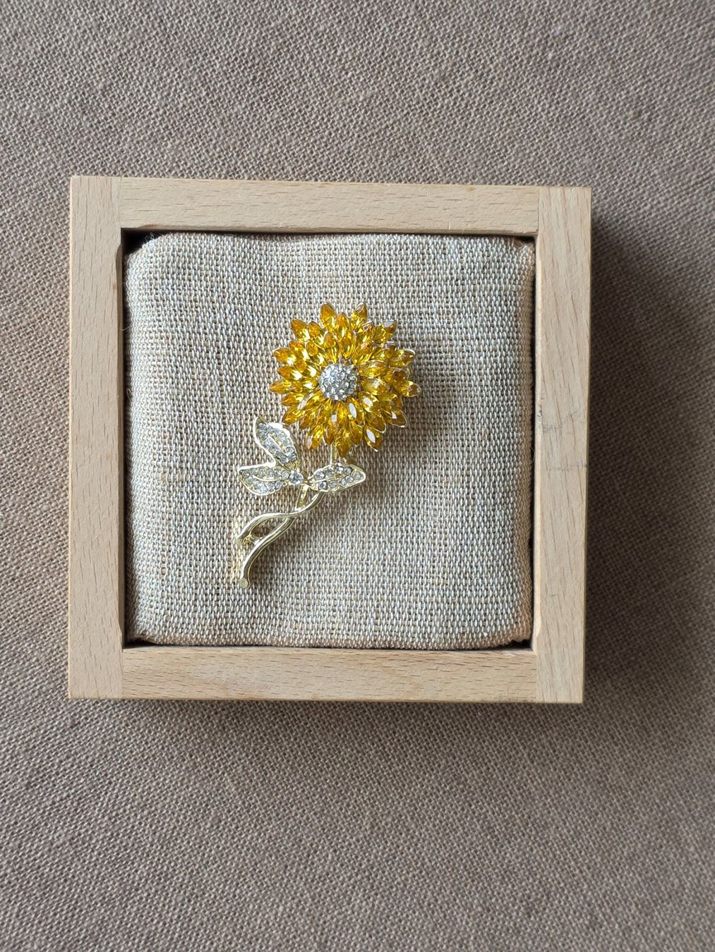 Spille & Fermagli: Goldfarbene neu Sonnenblumen-Brosche Strass – Usato da Zürich venduto da tsu_76bc