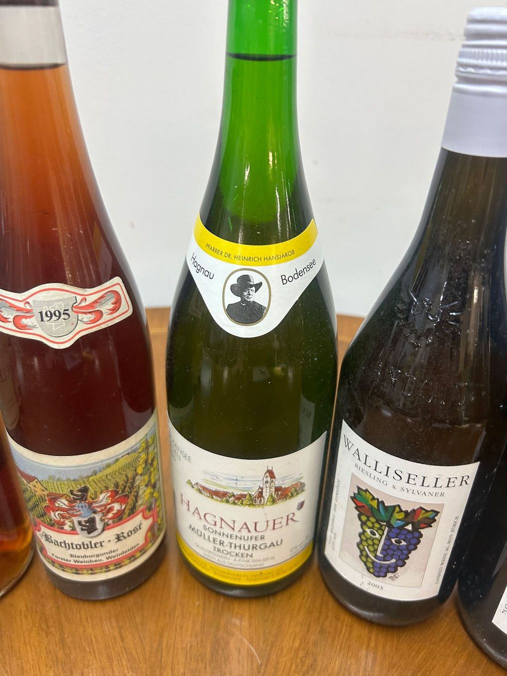 Wein: 10 Flaschen Rose-/ Weisswein – Gebraucht aus Zürich von Levelart 2