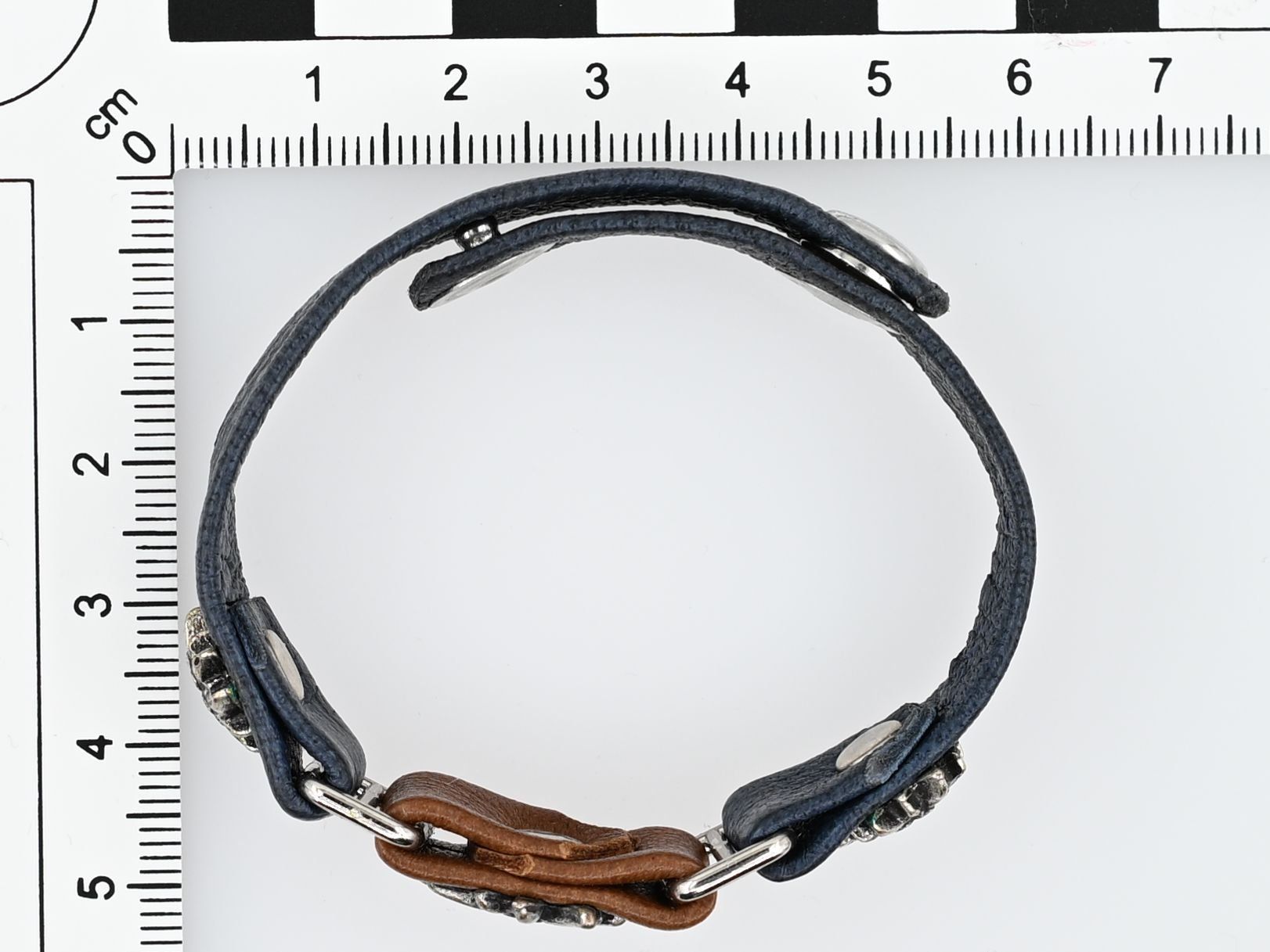 Bracelets: Armband Leder mit Edelweiss Motiven – D'occasion à Dürnten par puumies 4