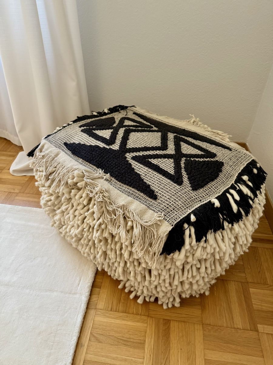 Interio Hocker: Gemütlicher Pouf / Sitzkissen mit Fransen – Gebraucht aus Zürich von Argos_90