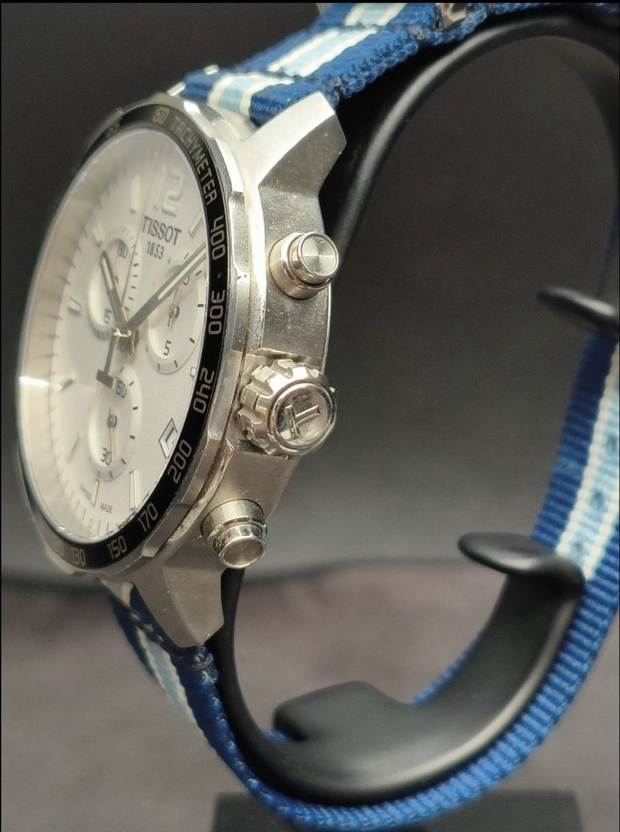 Tissot Orologi: Tissot Chronograph mit Stoffarmband – Usato da Hermetschwil-Staffeln venduto da Sharone4 4