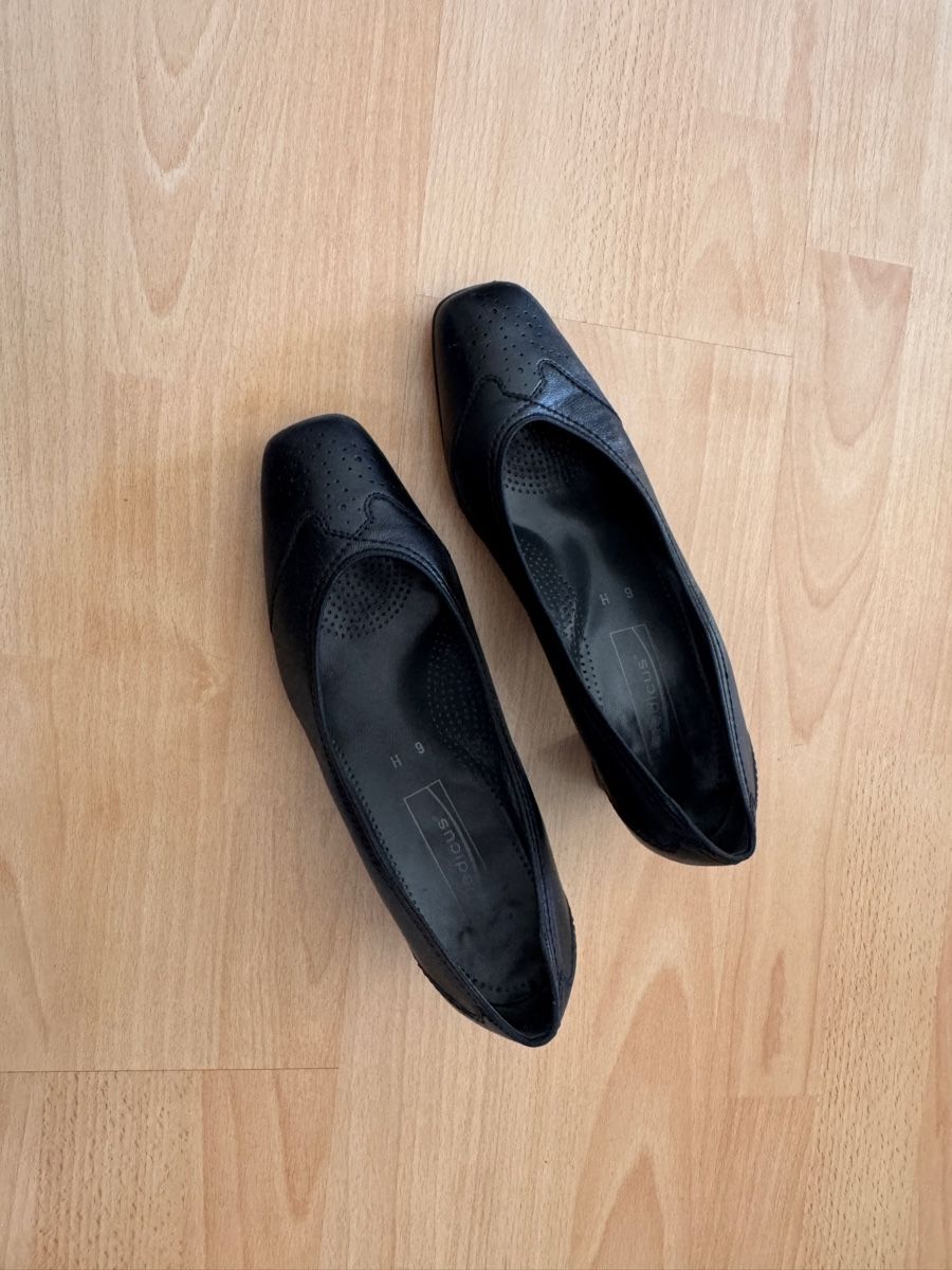 Chaussures femmes: Schwarze Damen Pumps Medicus – D'occasion à Zürich par man_nq66