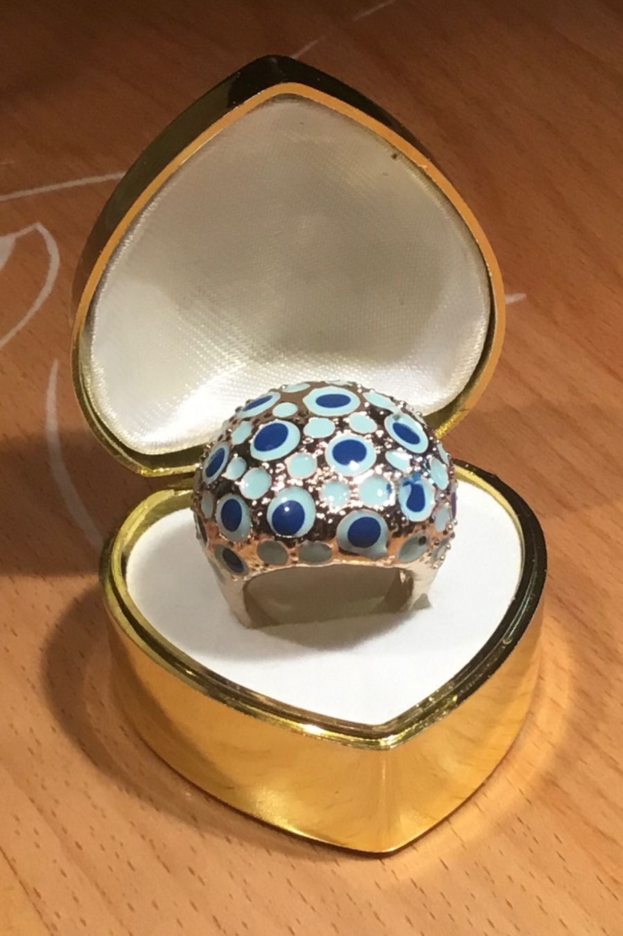 Anelli: Neuer, spezieller Ring mit hellblauen Ornamenten – Nuovo e nell'imballaggio originale da Roggwil /BE venduto da elegance45 2