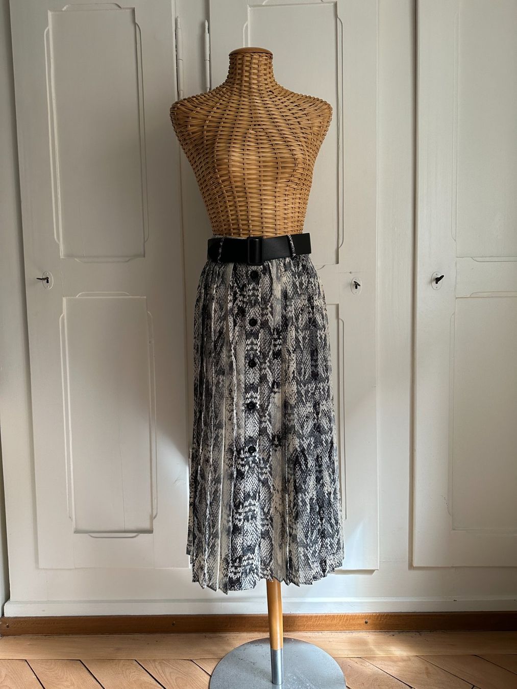 Zara Gonne: ZARA - Rock mit Reptil-Print XS – Usato da Zürich venduto da Diazaio
