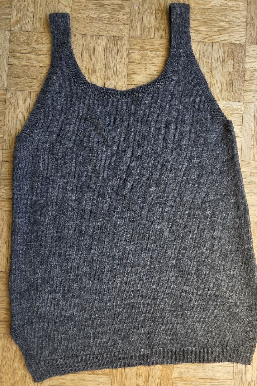 Top: Débardeur /Top laine gris taille S – Usato da Yverdon-les-Bains venduto da van_dq65 6