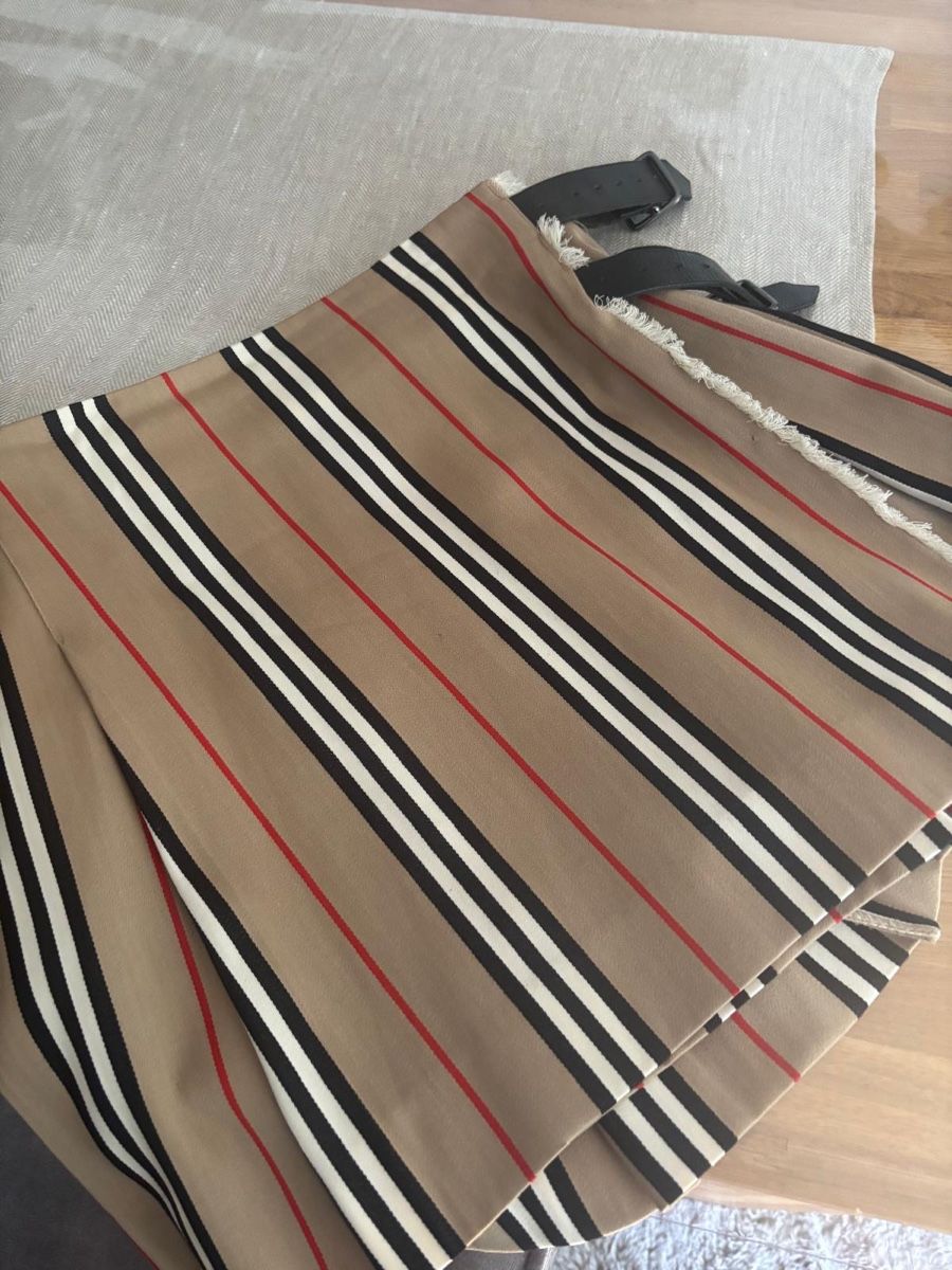 Burberry Röcke: Burberry Faltenrock Rock – Gebraucht aus St.Gallen von Arena72