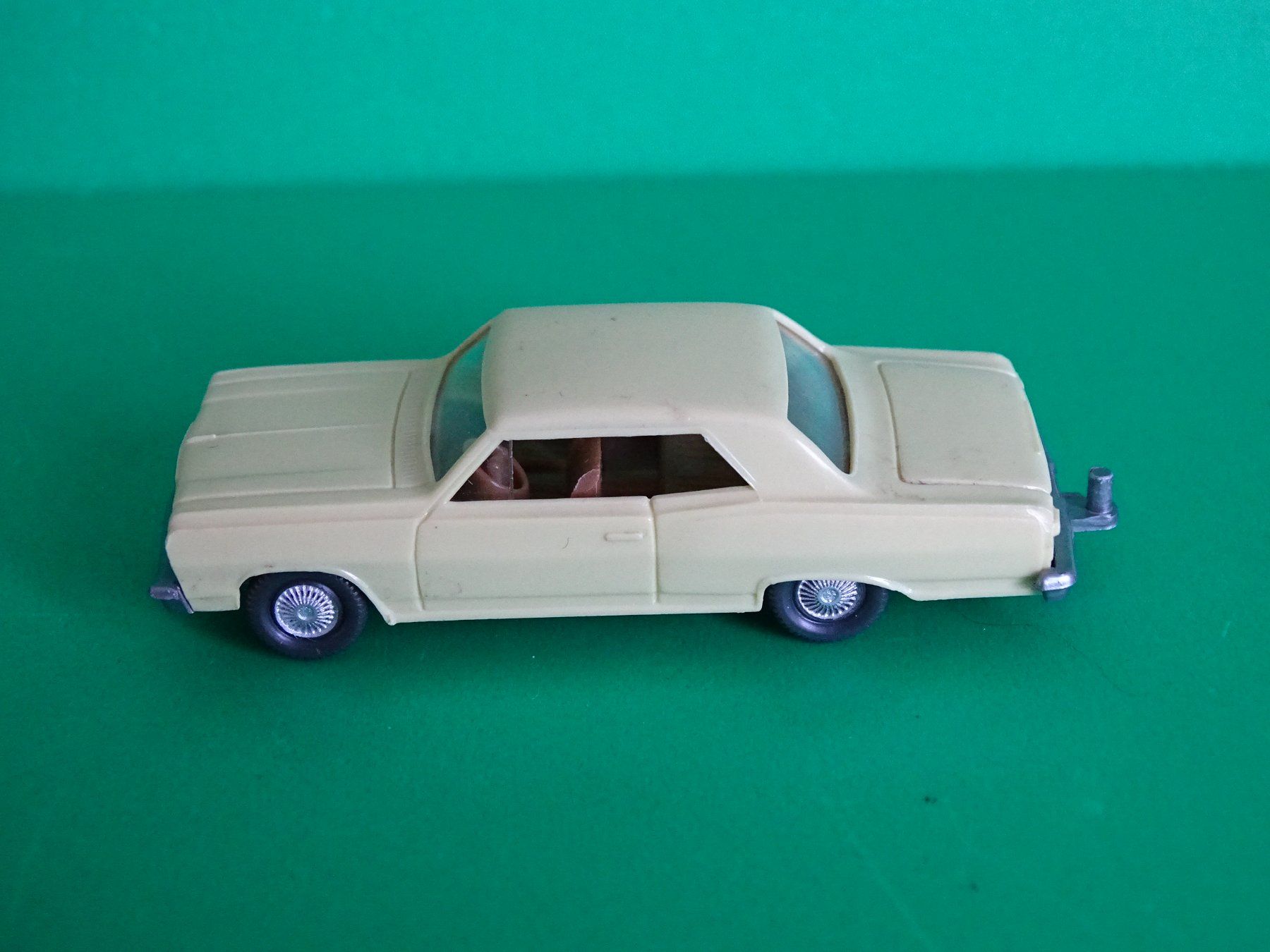 Wiking Modellini d'auto: Chevy Malibu von Wiking 1/87 – Usato da Bretzwil venduto da Meex 2