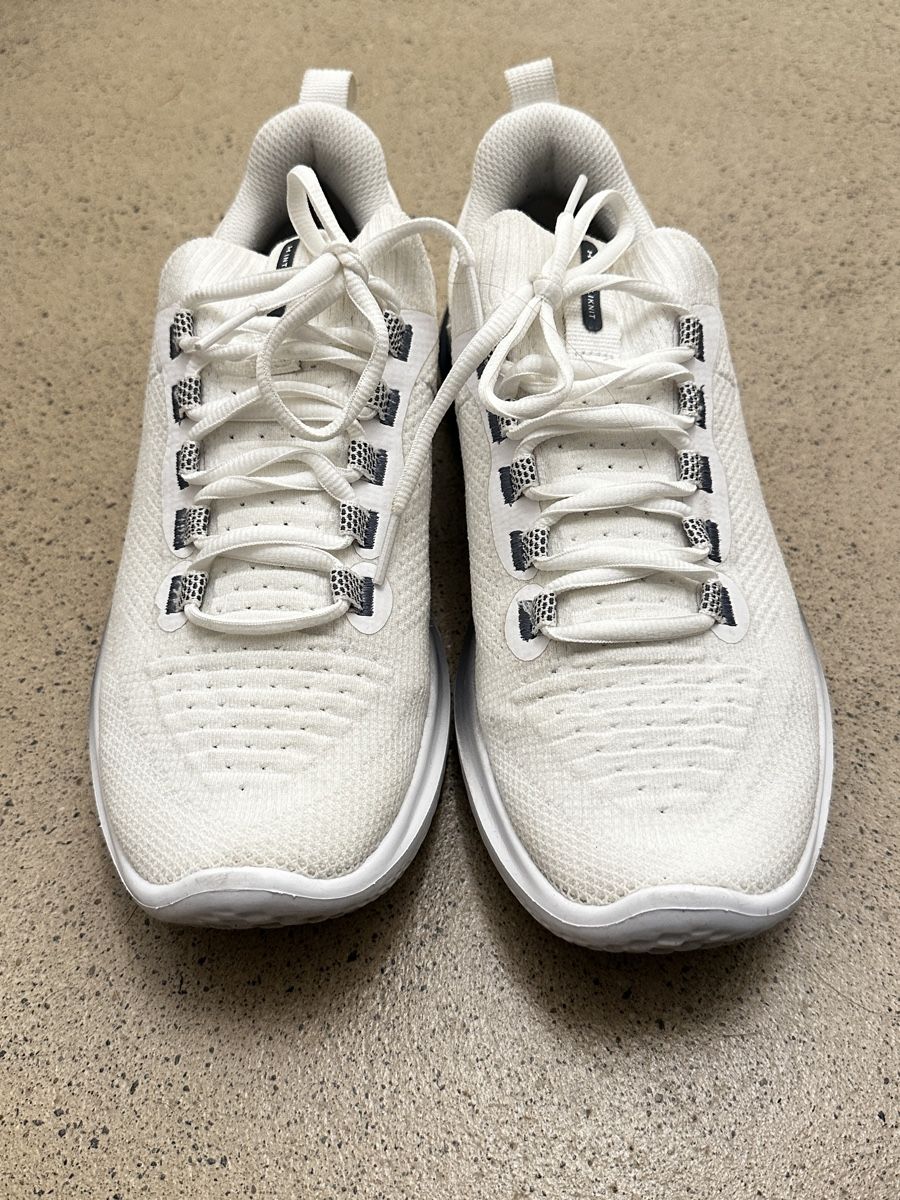 Under Armour Scarpe da uomo: Under Armour Trainingsschuhe, Weiss, Grösse 40.5 – Nuovo (secondo la descrizione) da Schlieren venduto da axe_nr8f 2