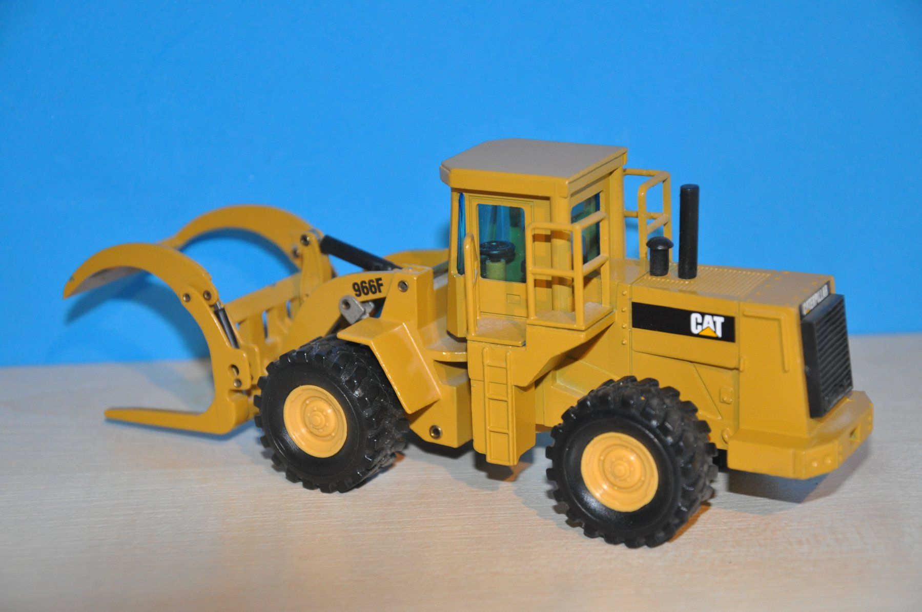 Kit di modellismo & Modellini statici: CAT 966 F Log Loader – Usato da Mitlödi venduto da worker04 1