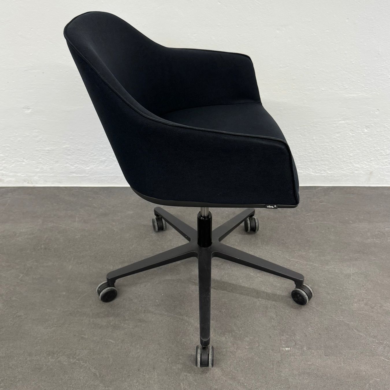 Sedie a rotelle: Vitra Softshell Chair – Usato da Schönenwerd venduto da mcofficeshop 2
