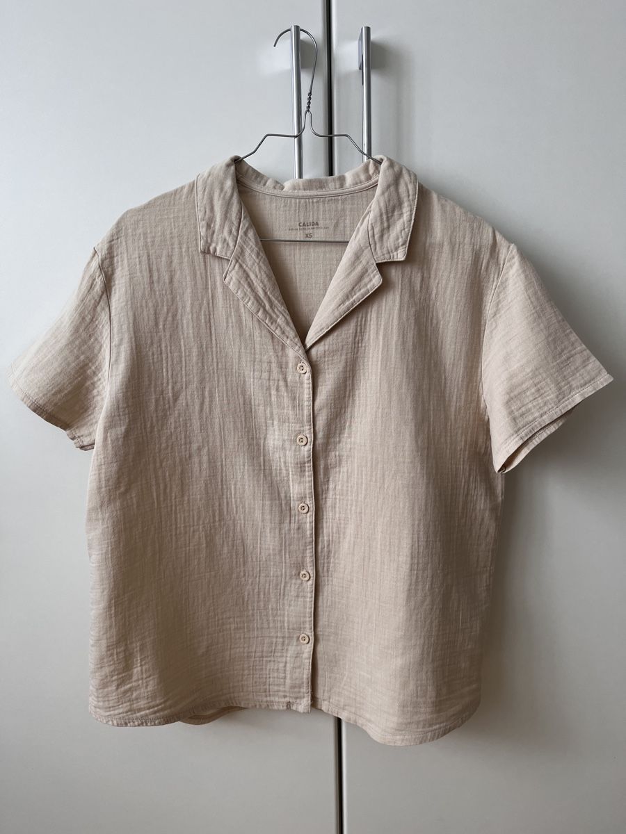 Chemisiers: Calida Hemd kurzarm beige Grösse XS Baumwolle – D'occasion à Zürich par Kleanthy
