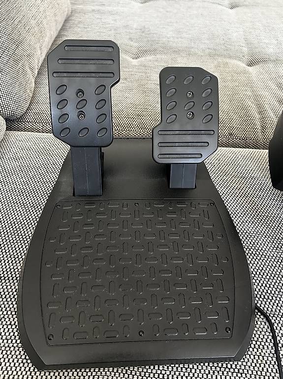 Controller: Thrustmaster Ferrari GT Experience Lenkrad + Pedale  – Gebraucht aus Pratteln von Nicccii 2