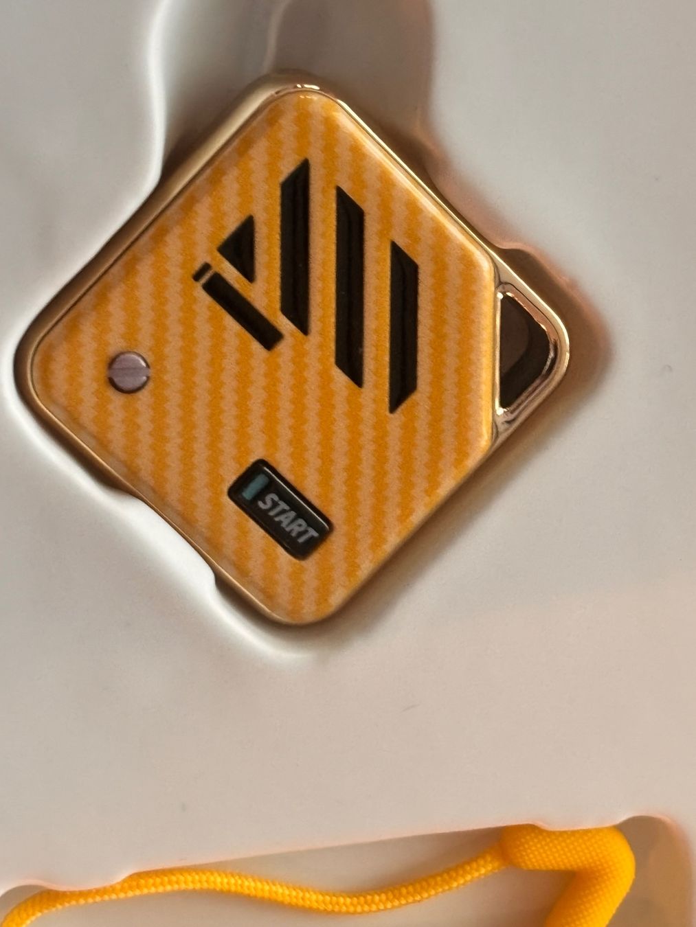 Misurare: Locator KVHB_Pro neu mit Apple Finder Tracker – Nuovo (secondo la descrizione) da Zürich venduto da engebrunau 3