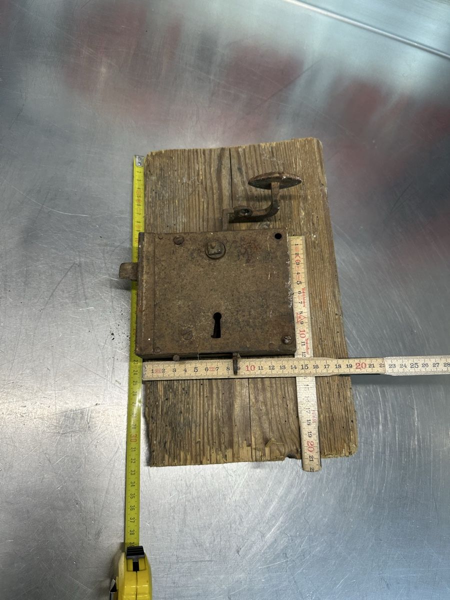 Cadenas: Antikes altes Türschloss mit Holz – D'occasion à Schwende par weesli 8
