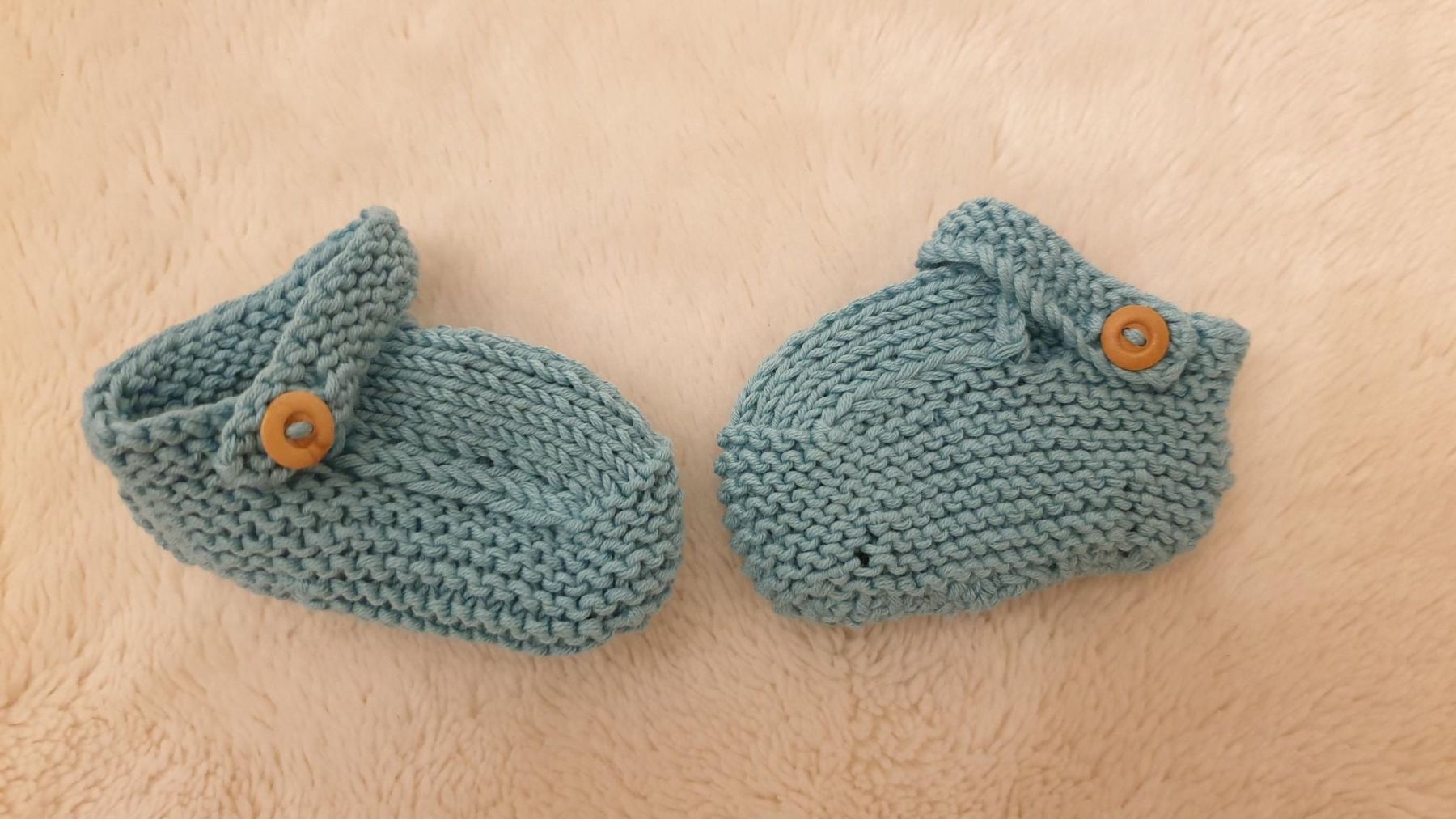 Kleiderpakete & -sets: STRAMPELANZUG  + MÜTZE + MINI/ BABYSCHÜHCHEN AUS STRICK – Neu und originalverpackt aus Würenlos von Abracadabra26 8