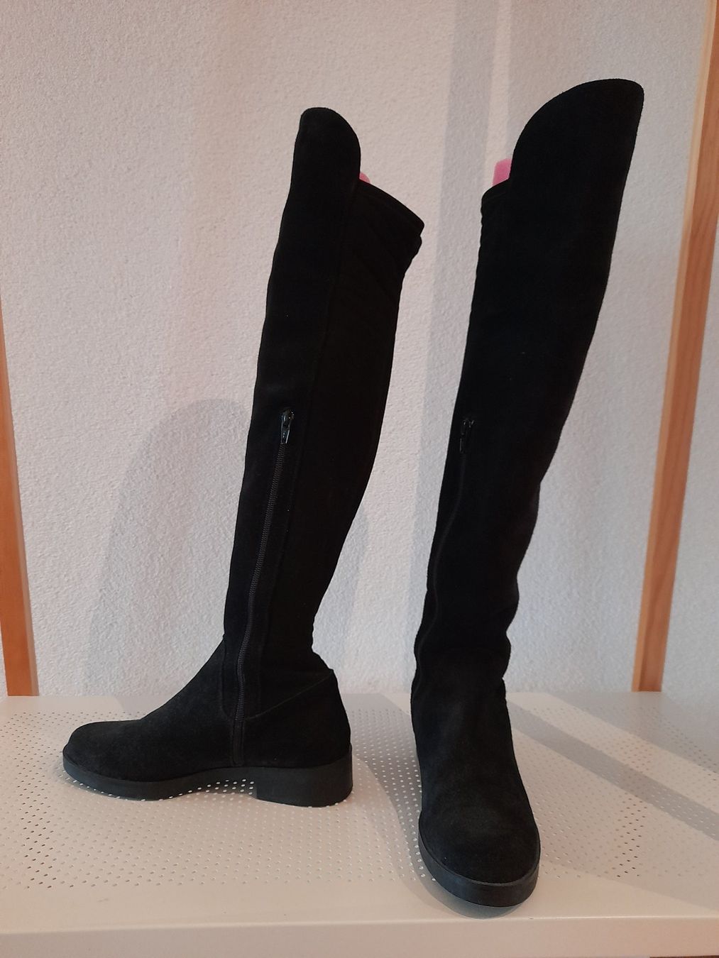 Scarpe da donna: Bottes noires très hautes – Usato da Mont-sur-Lausanne venduto da Pioutch