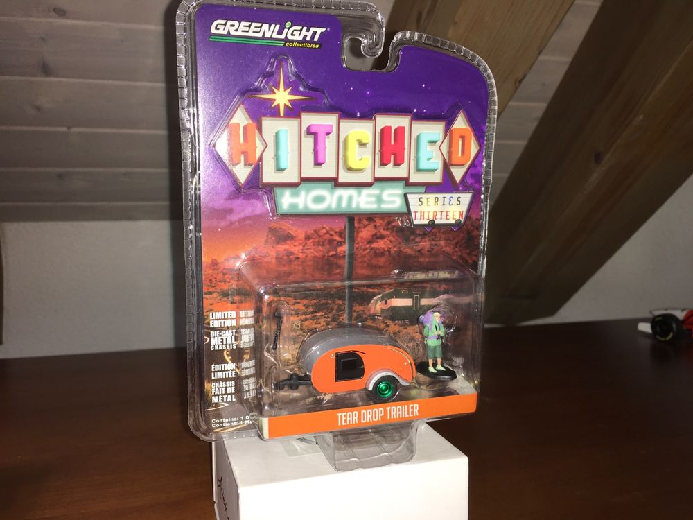 Greenlight Modellauto – Anhänger Wohnwagen Tear Drop 1947 Silber, 1/24, Mit Fahrrad & Kanu