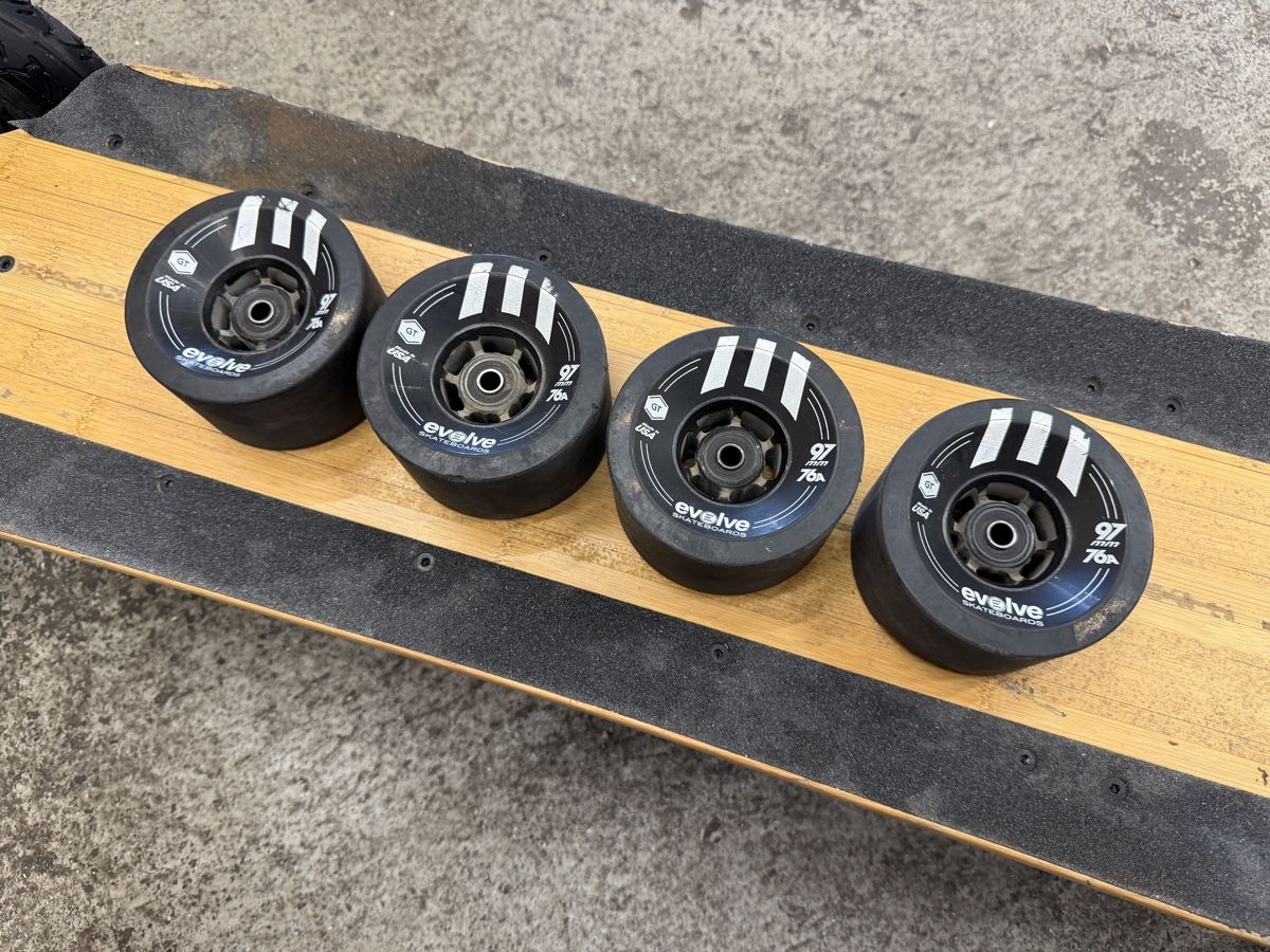 Skateboards: Evolve GTR Bamboo Allterrain und Strassenräder – Usato da Brüttisellen venduto da Mike.7 2