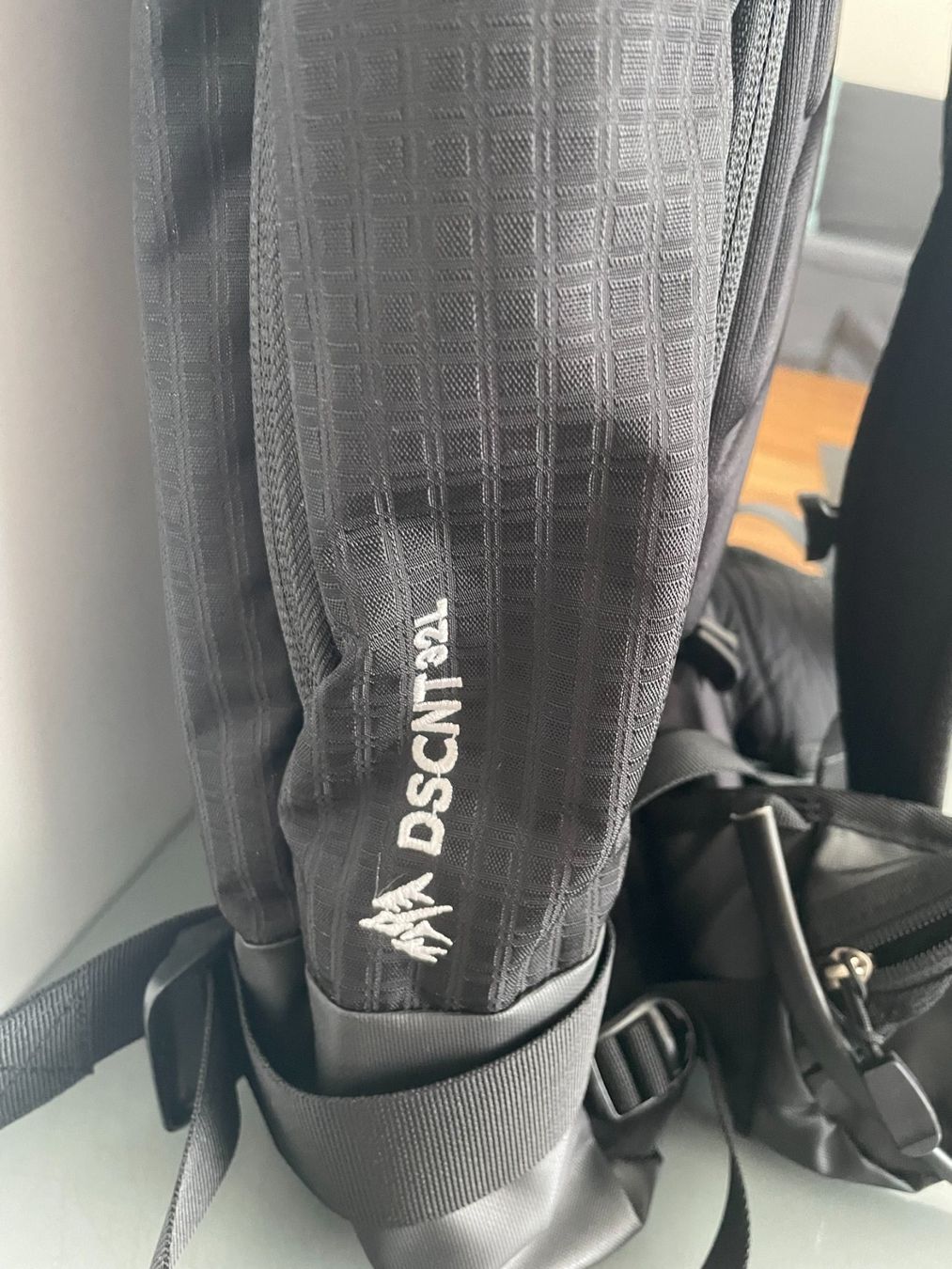 Jones Sacs à dos: Jones Dscnt 32L Split Boarding Backpack – D'occasion à Zürich par ger_p6mz 2