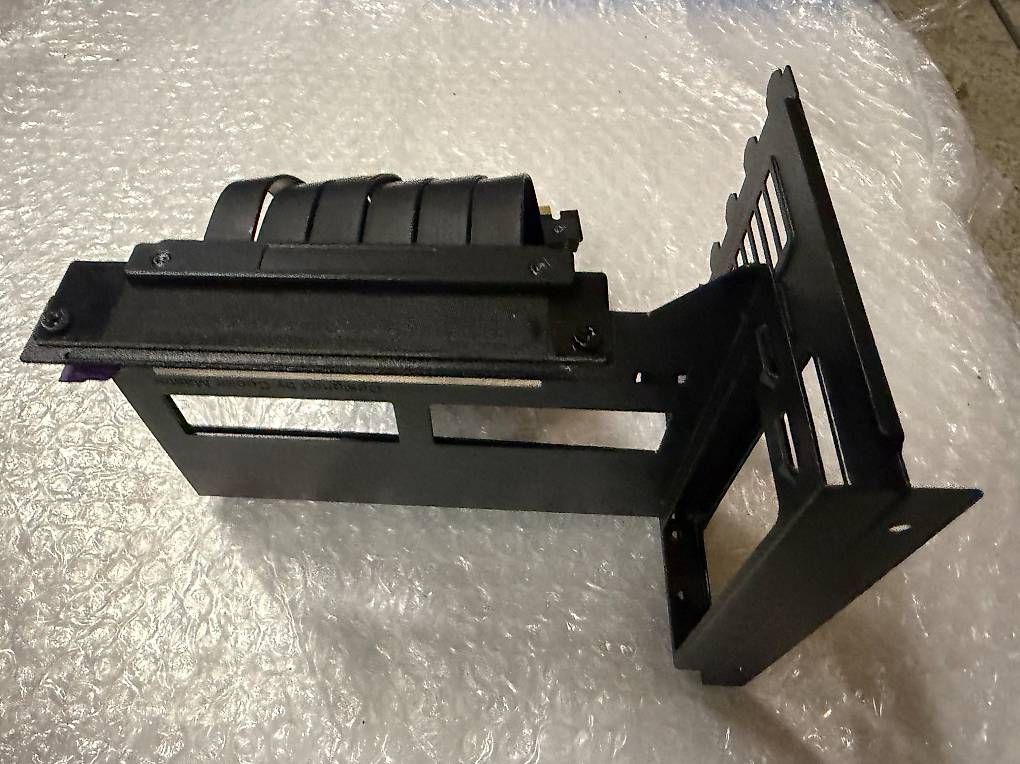 Wandhalterungen: 2 Stk Cooler Master Vertikales GPU-Halter-Kit Ver.2 – Gebraucht aus Biberen von mar_m9sk