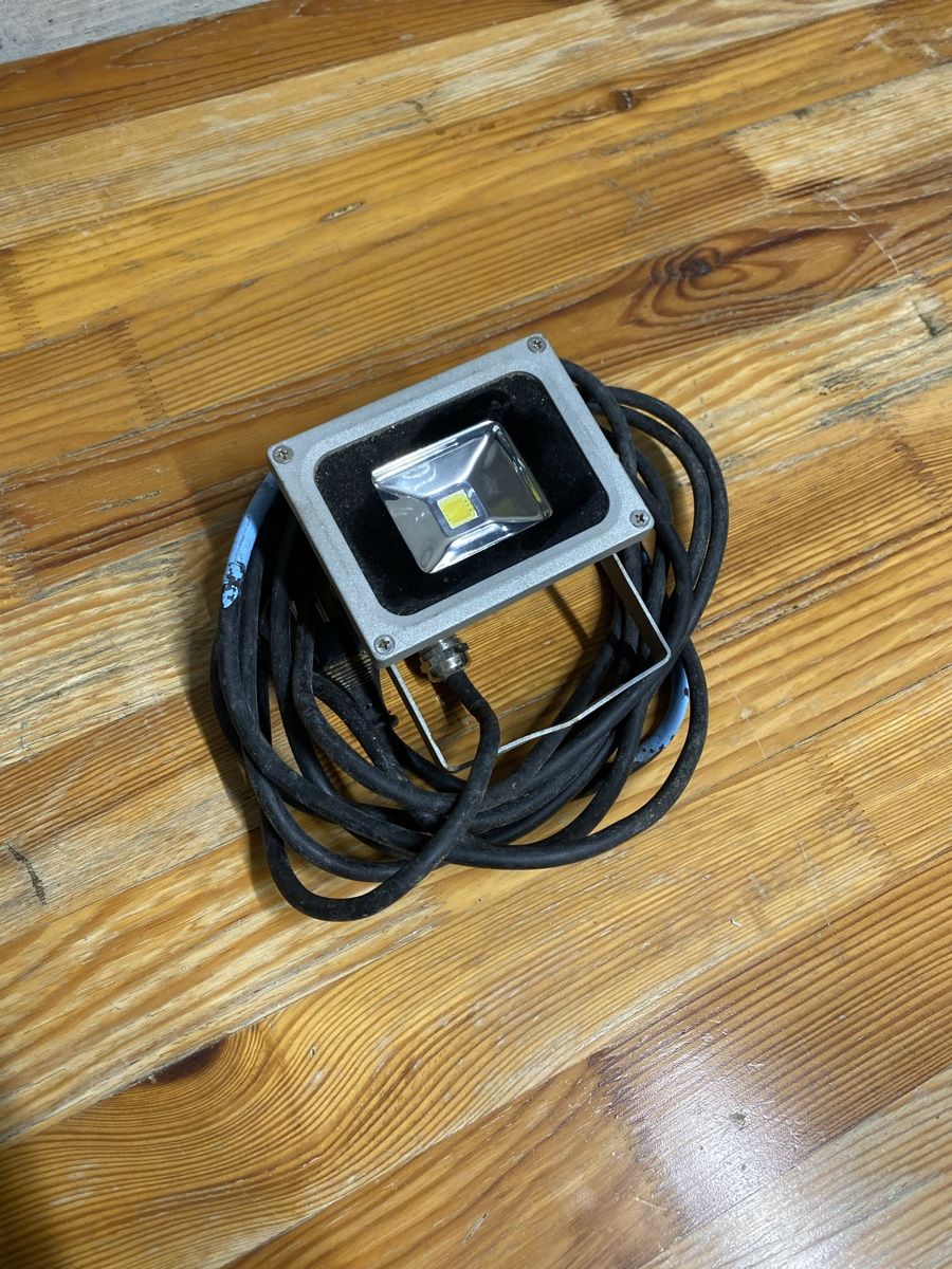 Scheinwerfer: LED Strahler, 10W, IP65, 230V mit 4m Kabel – Gebraucht aus Dottikon von chline.rote.traktor