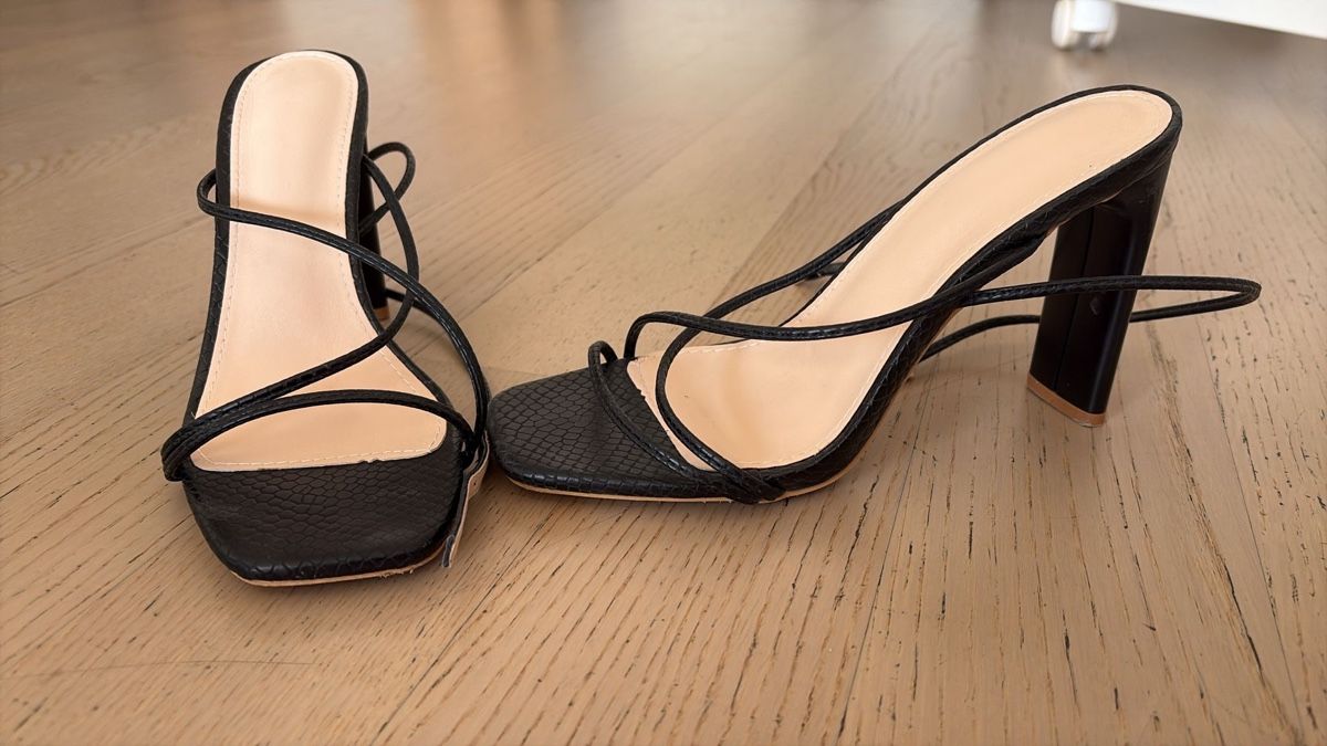 Damenschuhe: Sandalen mit Absatz – Neu (gemäss Beschreibung) aus Bonaduz von cfm_5s5j