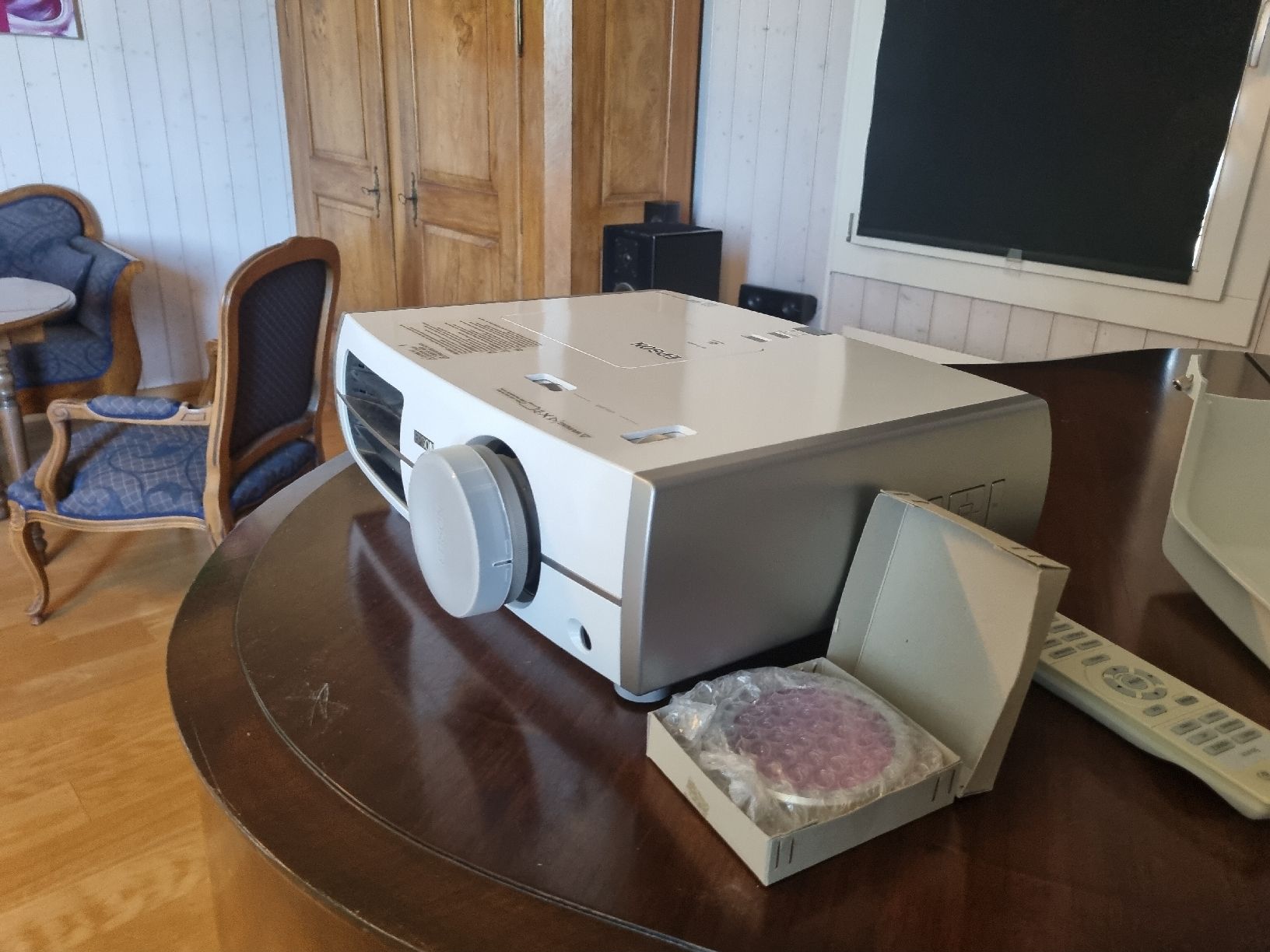 Epson Videoprojektoren: Epson EH-TW3800 – Gebraucht aus Zollikerberg von Rouven41 1