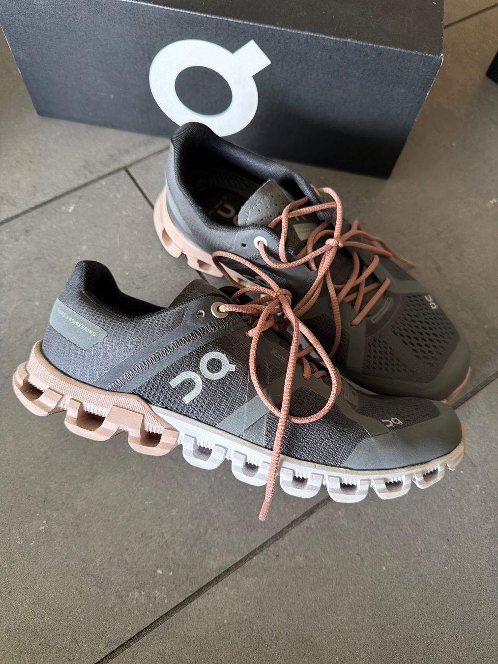 On Scarpe da donna: ON Sneakers Cloudflow Rock/Rose – Usato da Steffisburg venduto da elle013 1